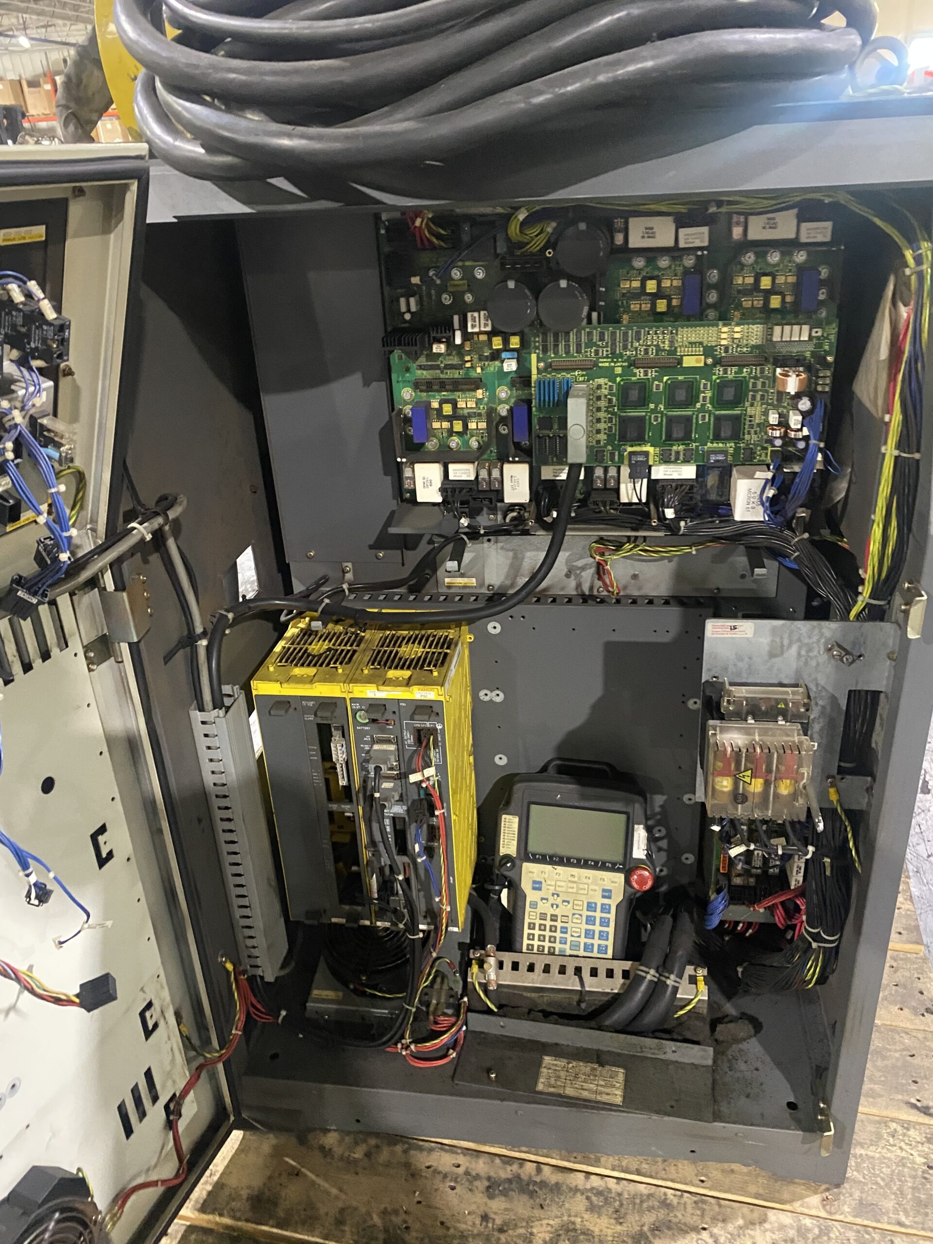 FANUC R‑2000iA/200T Complete w/ R‑J3iB Controller PARTS ONLY 8