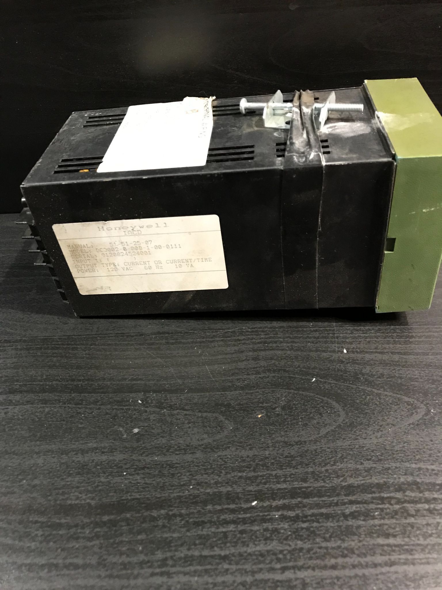 HONEYWELL DC3002‑0‑00B‑1‑00‑0111 Process Controller USED 1