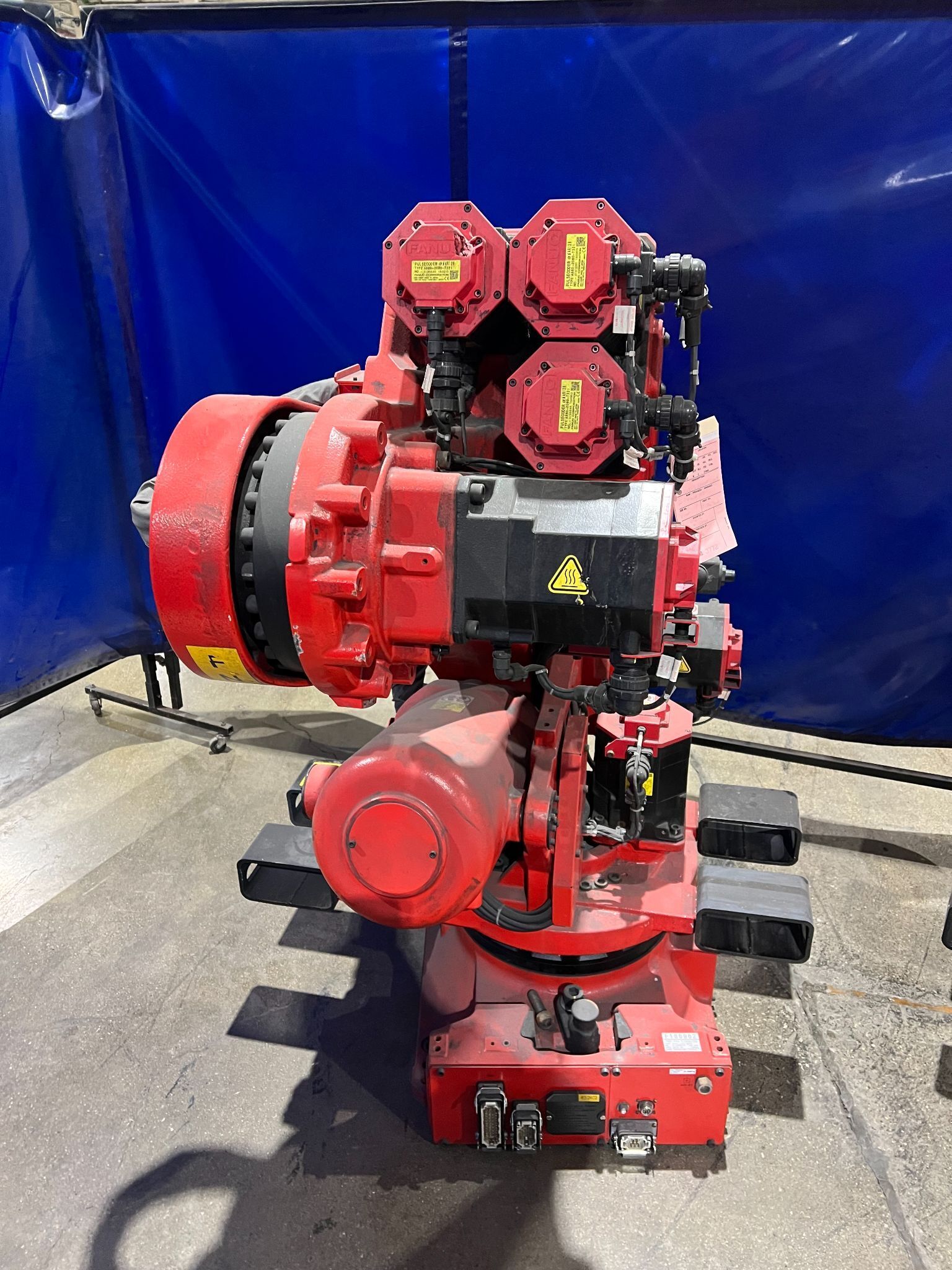 FANUC R-200IC/210F ROBOT W/ R30IB CONTROLLER NO PENDANT USED 1
