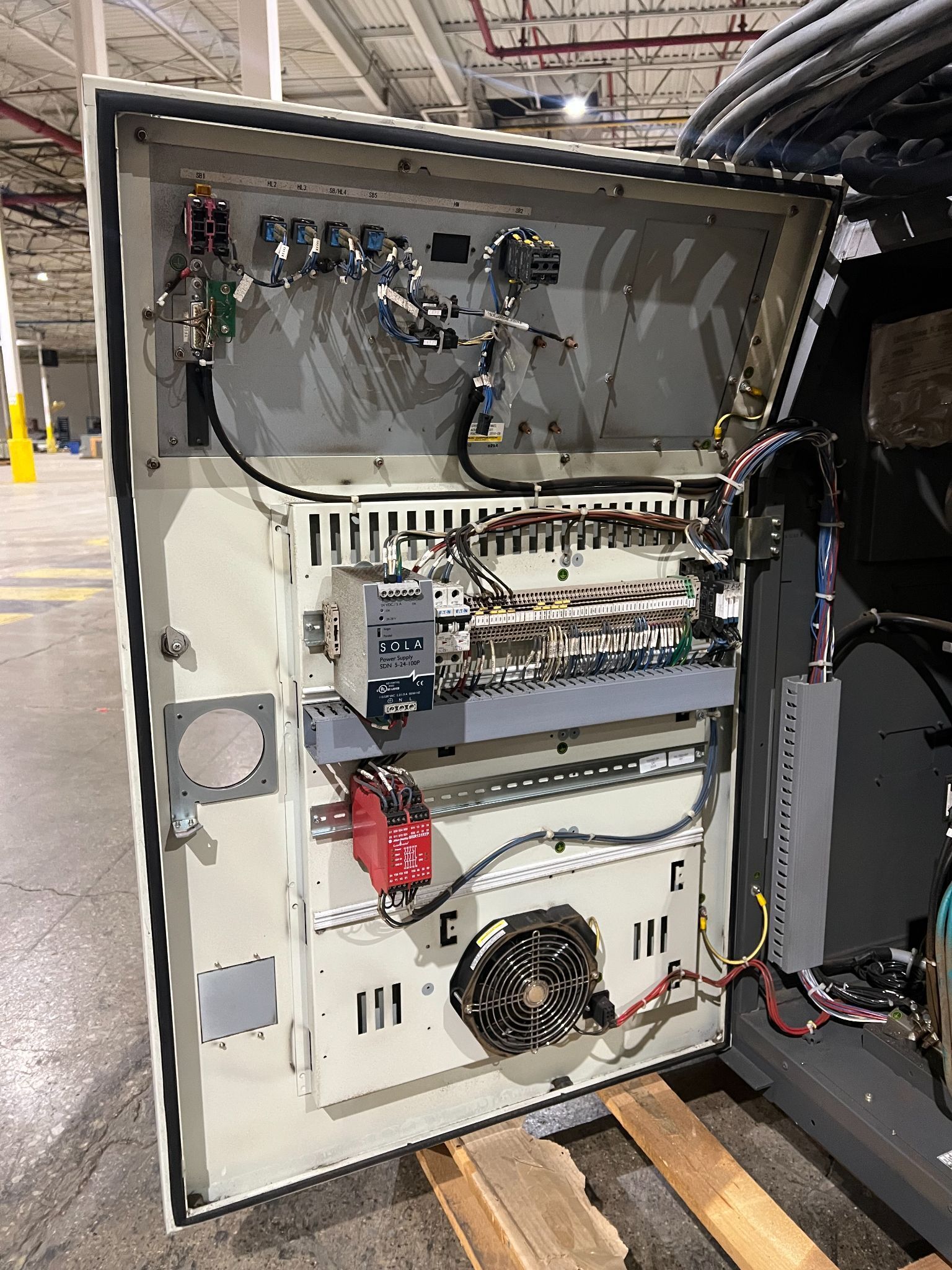 FANUC R-200IC/210F ROBOT W/ R30IB CONTROLLER NO PENDANT USED 6