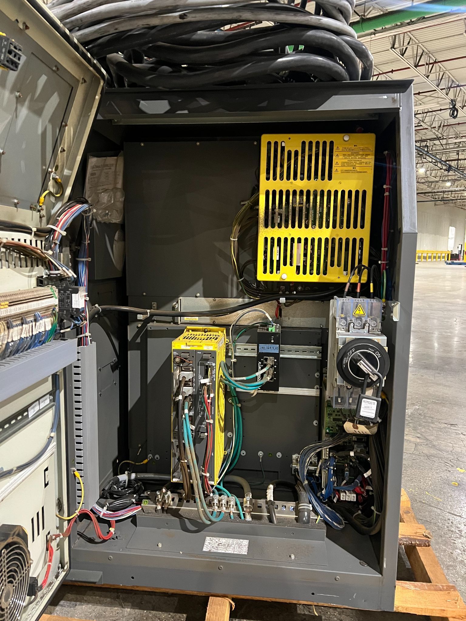 FANUC R-200IC/210F ROBOT W/ R30IB CONTROLLER NO PENDANT USED 7