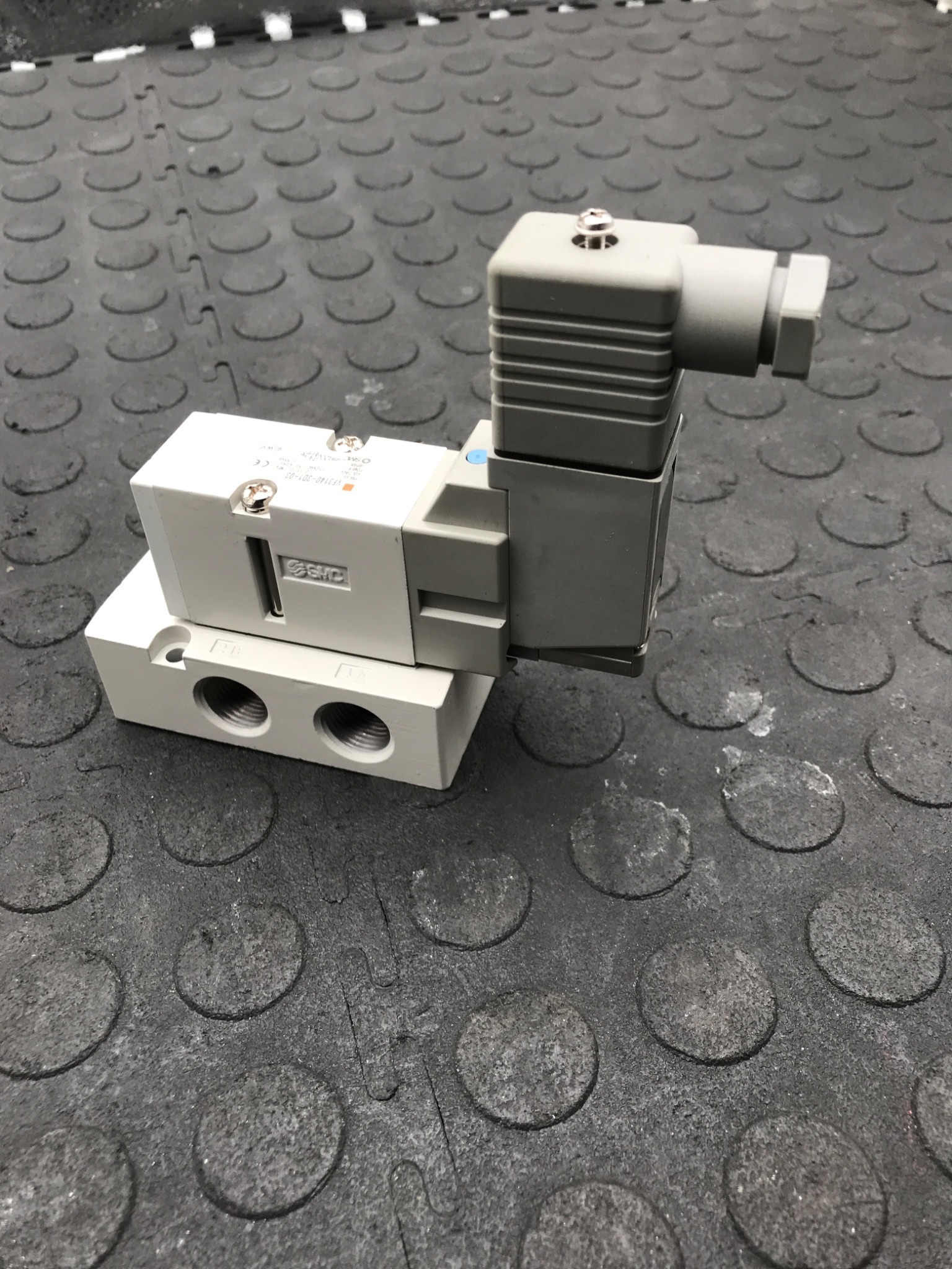 SMC VF3140‑3D1‑03 Pneumatic Solenoid Valve USED 4