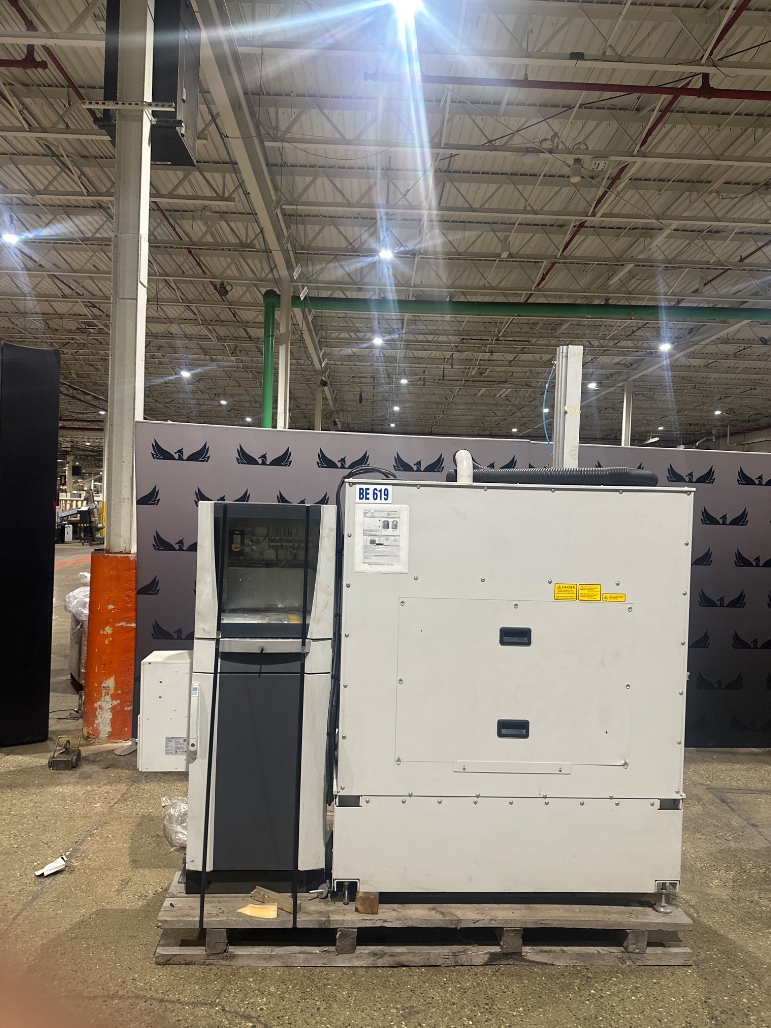 KEYENCE YV04 FIBER LASER CUTTING MACHINE USED 0
