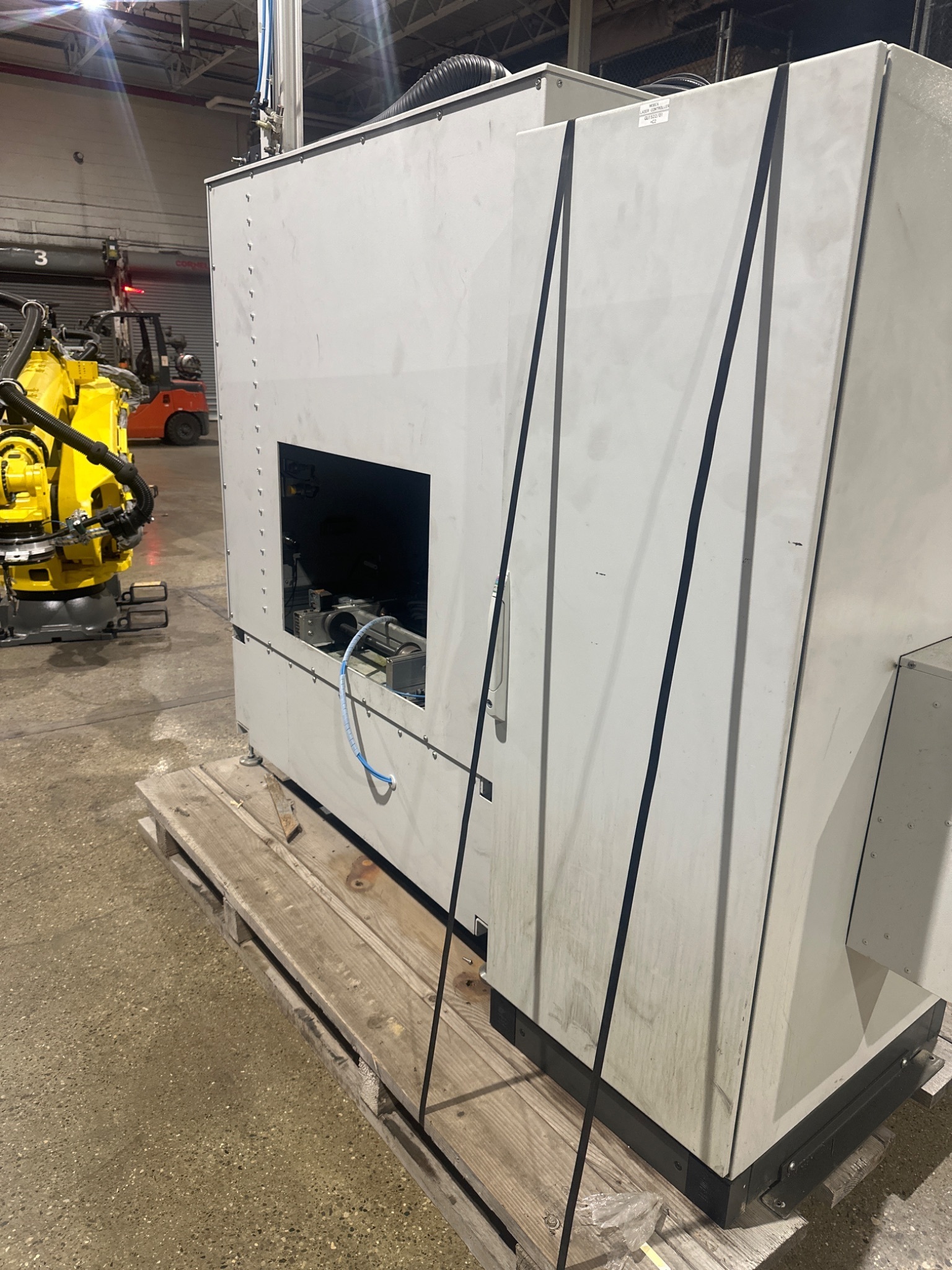 KEYENCE YV04 FIBER LASER CUTTING MACHINE USED 8
