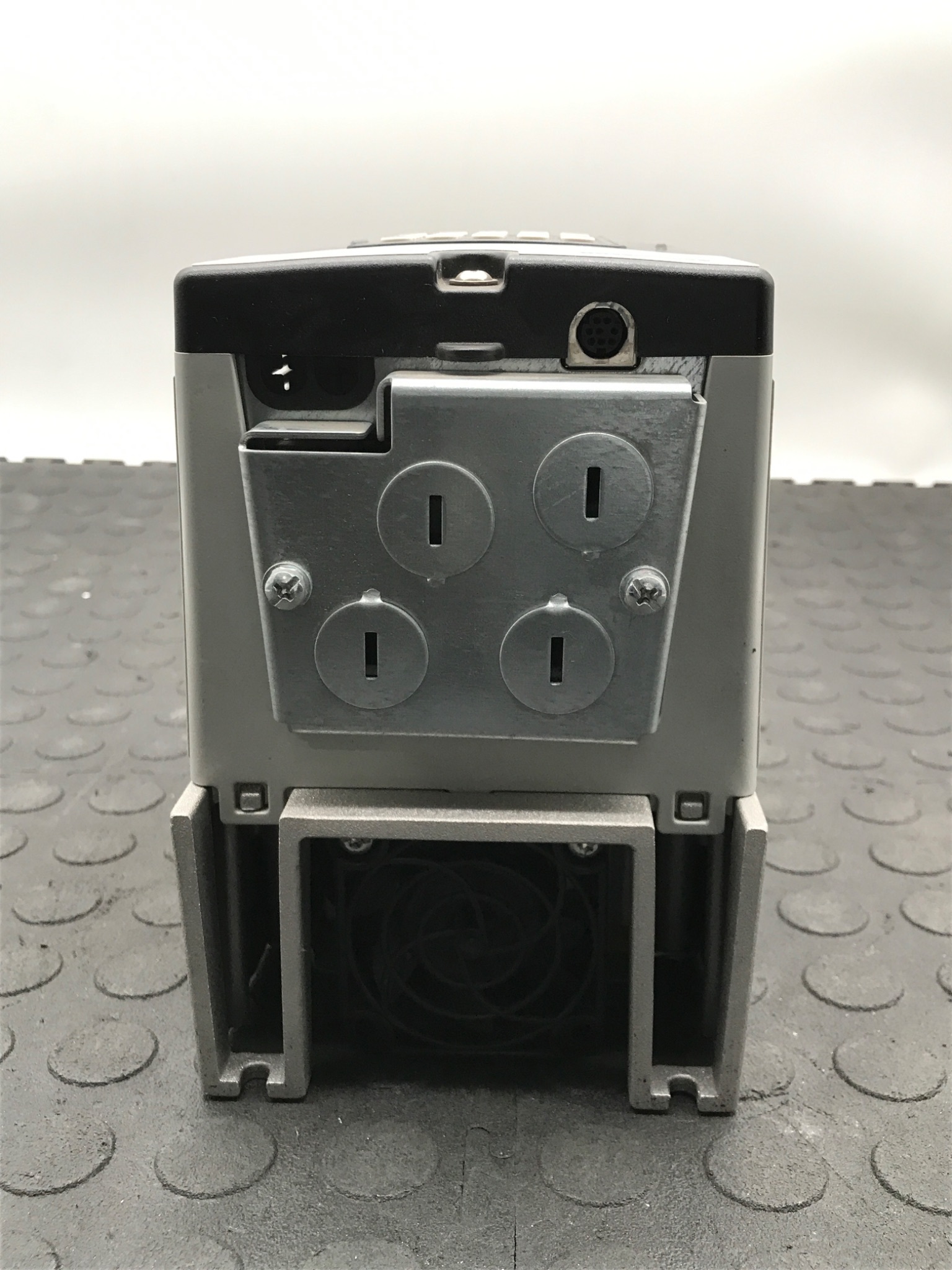 ALLEN‑BRADLEY 20AD3P4A3AYYNNG0 PowerFlex 70 AC Drive USED 4