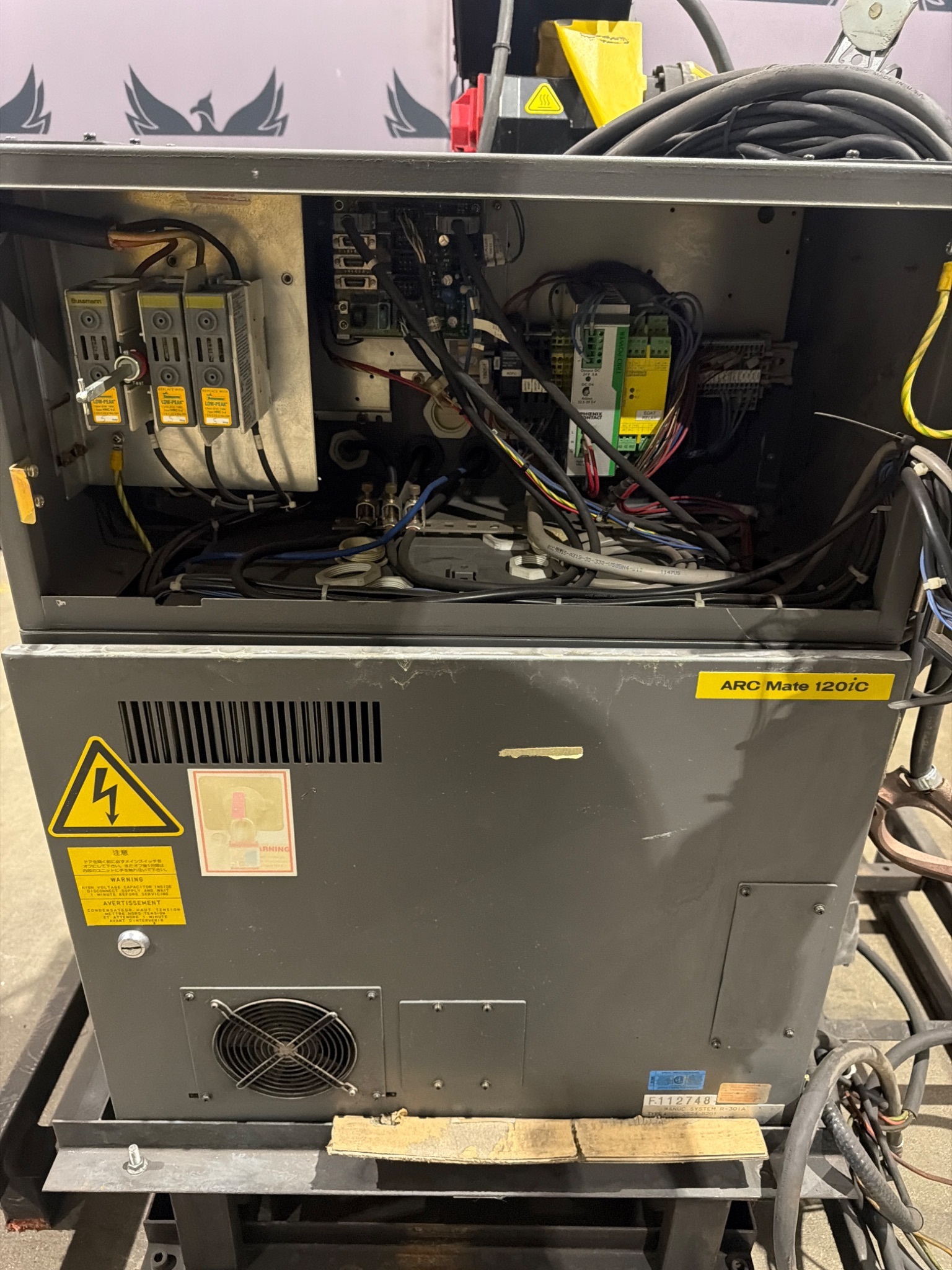 FANUC ArcMate 120iC Robot w/ R-30iA Controller USED 4