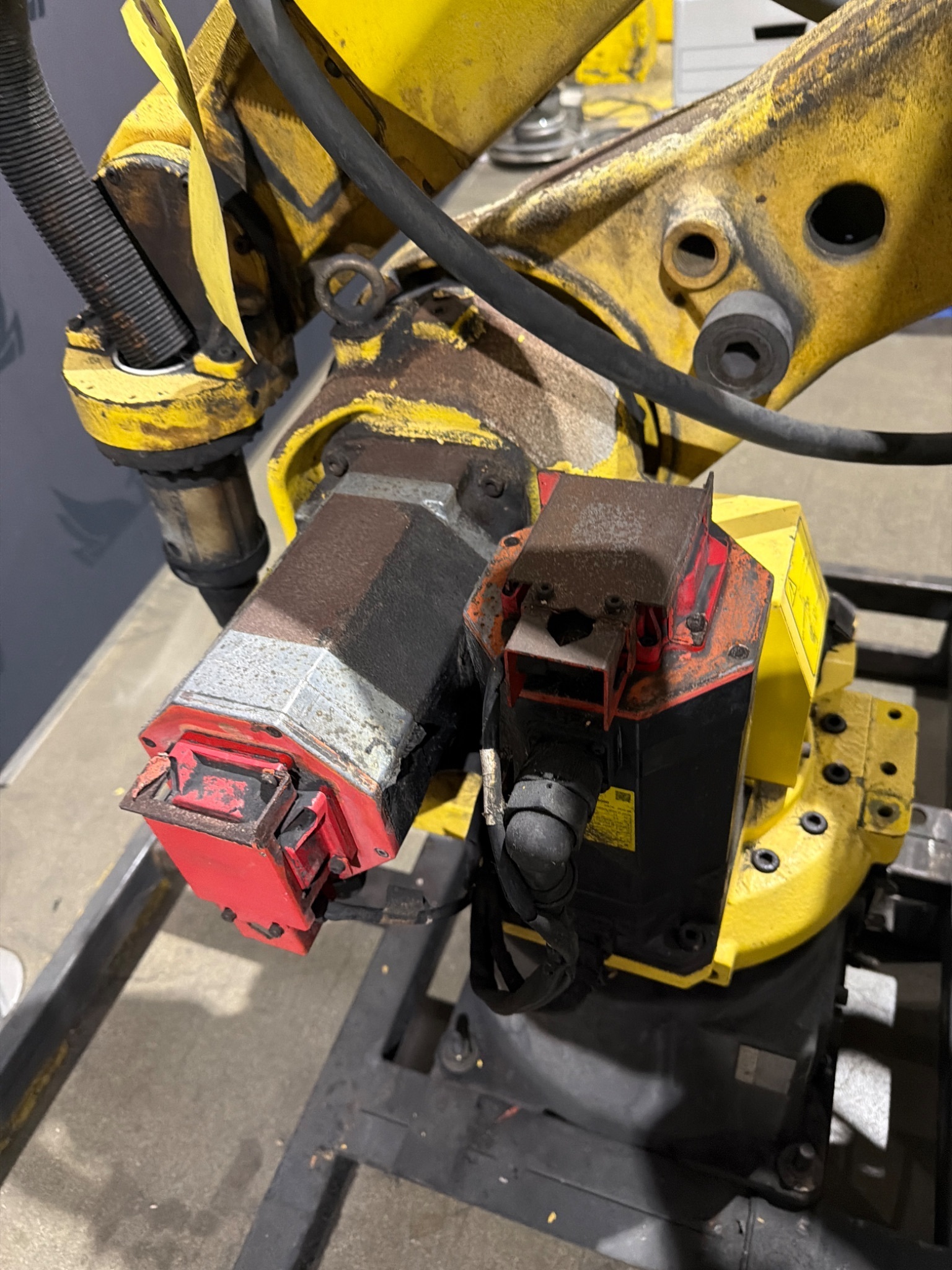 FANUC ArcMate 120iC Robot w/ R-30iA Controller USED 6