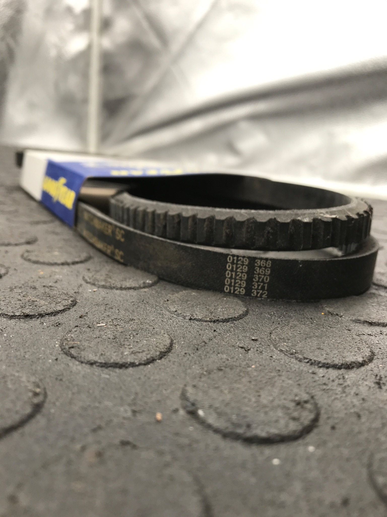 GOODYEAR AX64 Classic Cogged V‑Belt NEW 1