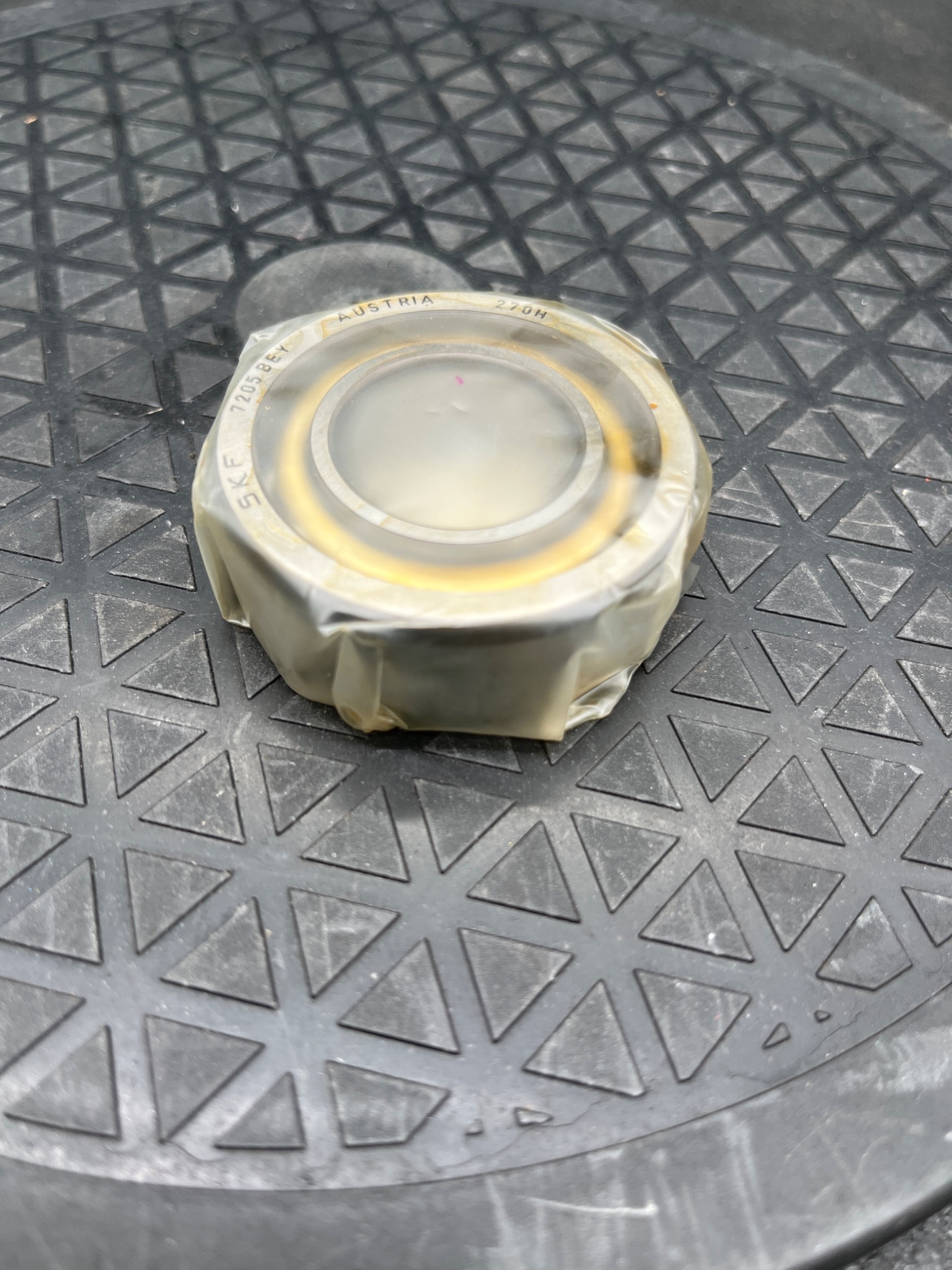 SKF 7205 BEY Single Row Angular Contact Ball Bearing NEW 5