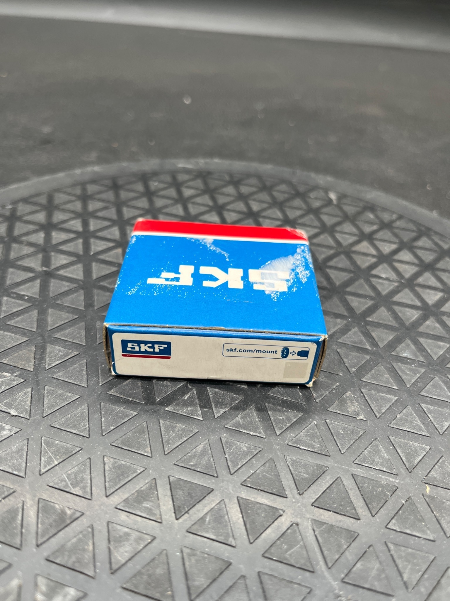 SKF 6004‑2Z/C3GJN Deep Groove Ball Bearing NEW 3
