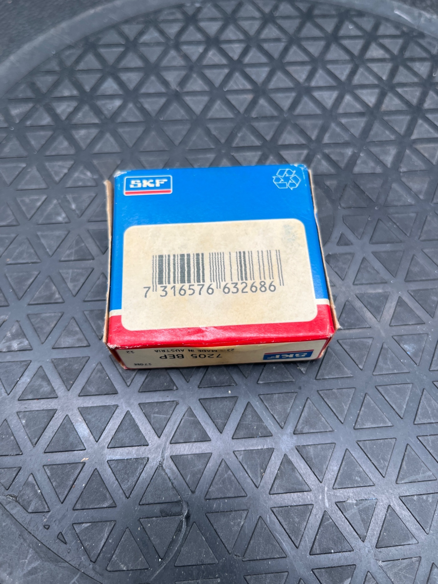 SKF 7205 BEP Single Row Angular Contact Ball Bearing NEW 5