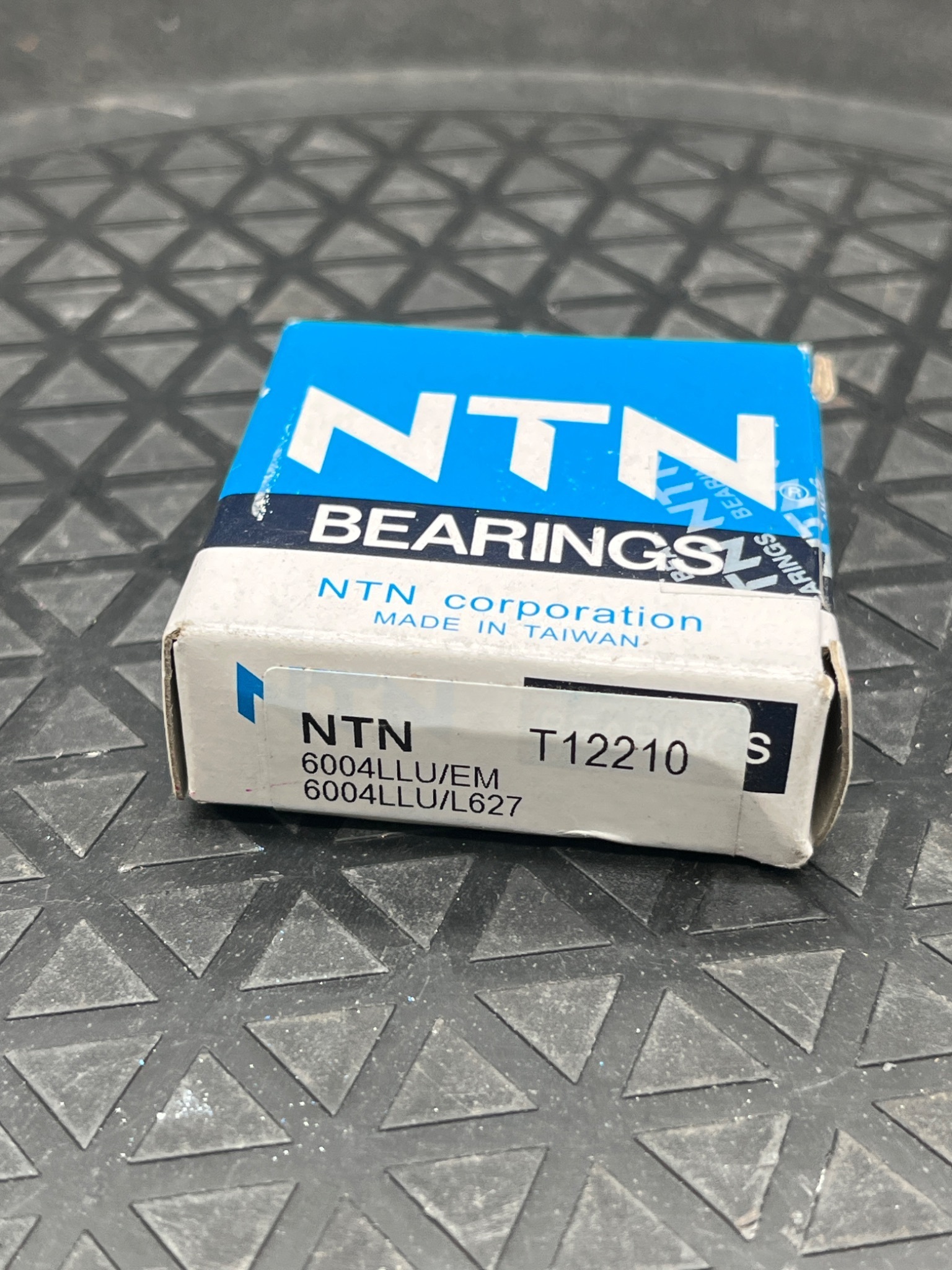 NTN 6004LLU/EM Deep Groove Ball Bearing NEW 1