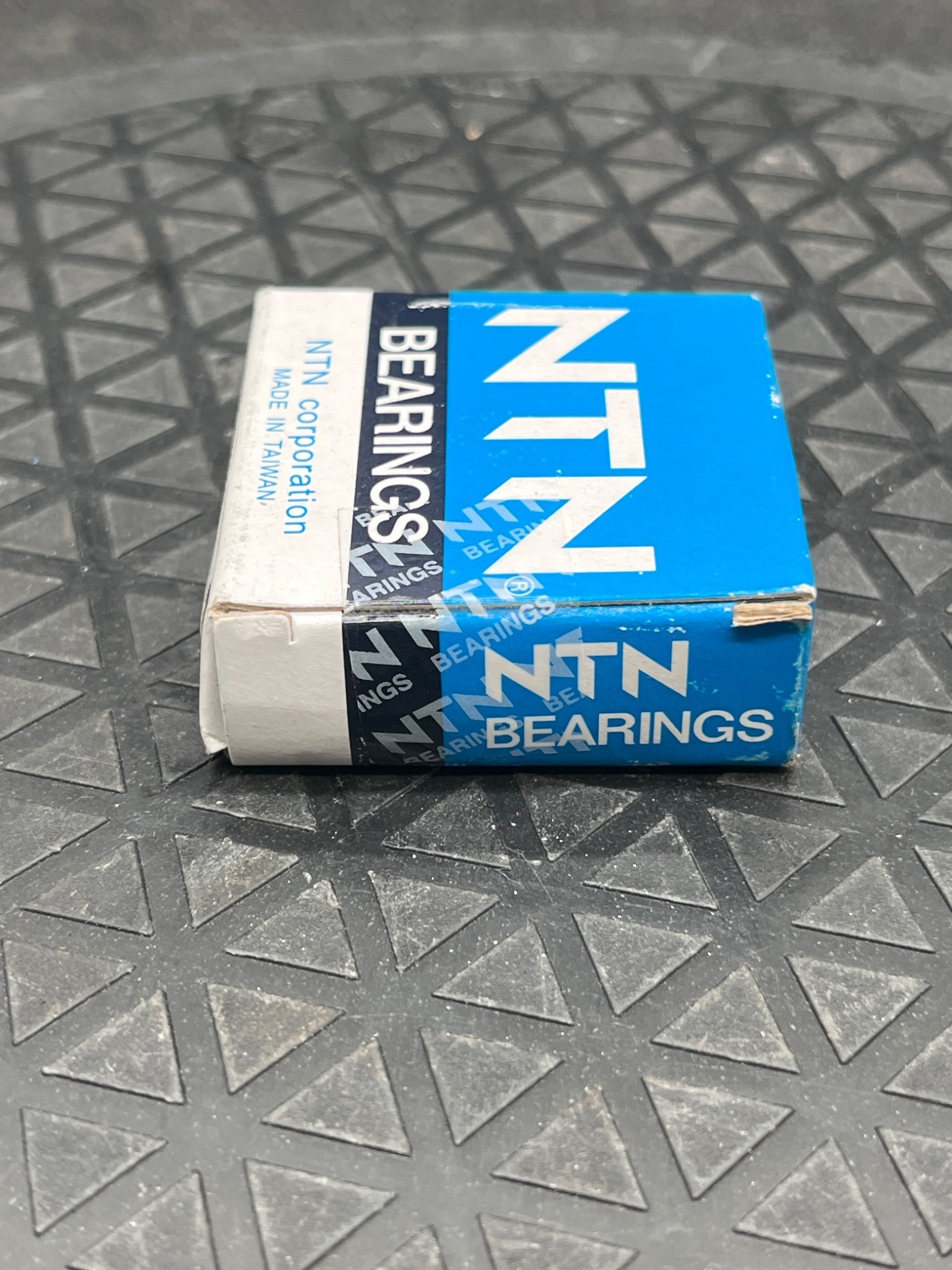 NTN 6004LLU/EM Deep Groove Ball Bearing NEW 2