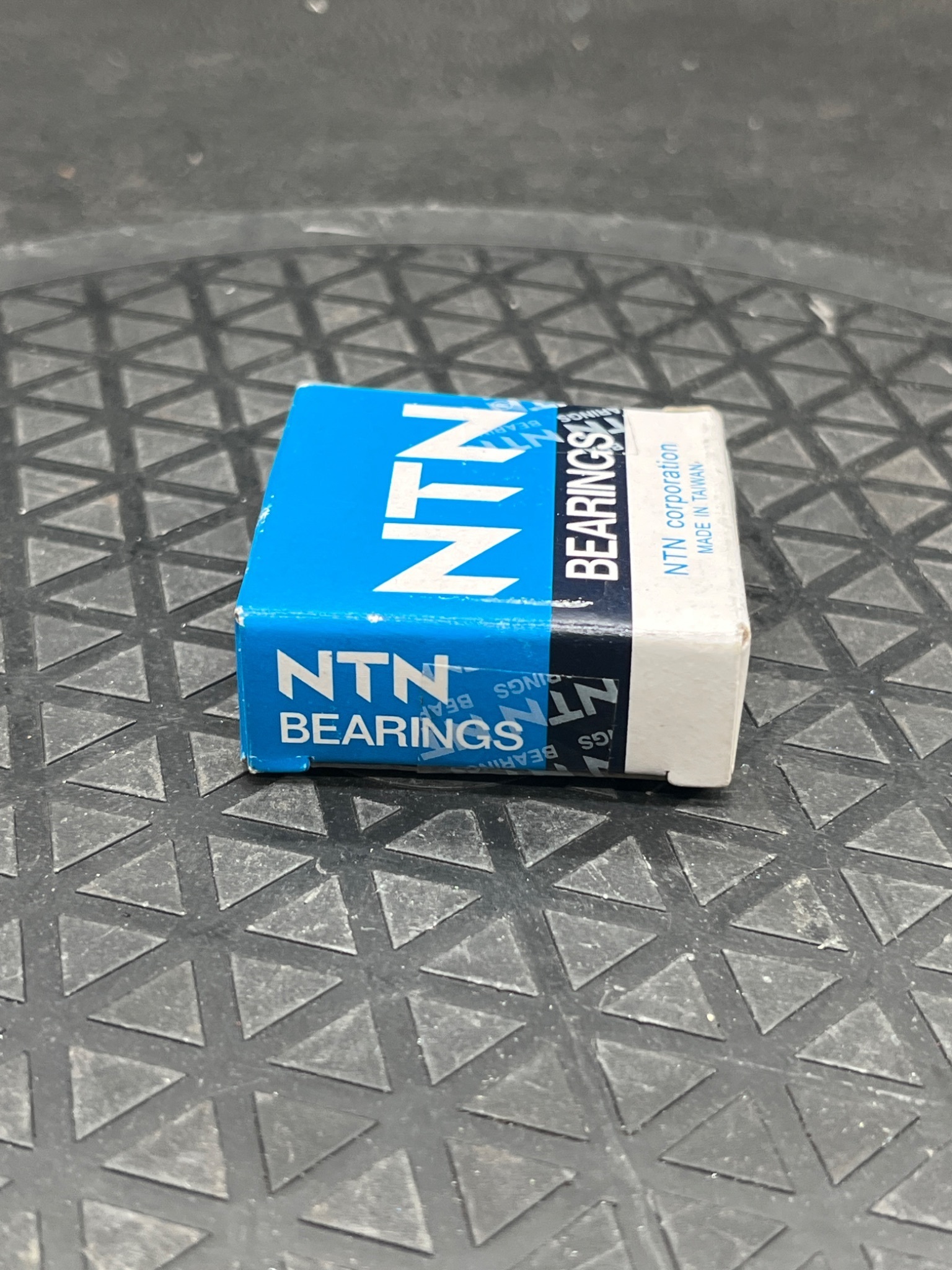 NTN 6004LLU/EM Deep Groove Ball Bearing NEW 4