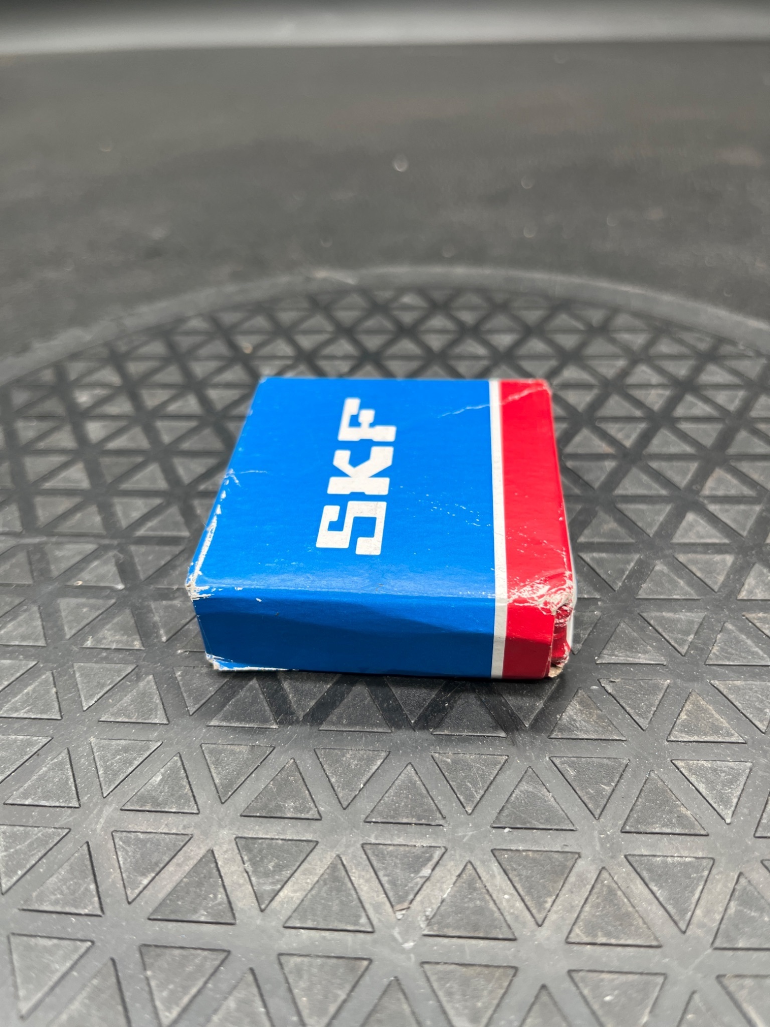 SKF 6004‑2RSH Deep Groove Ball Bearing NEW 4