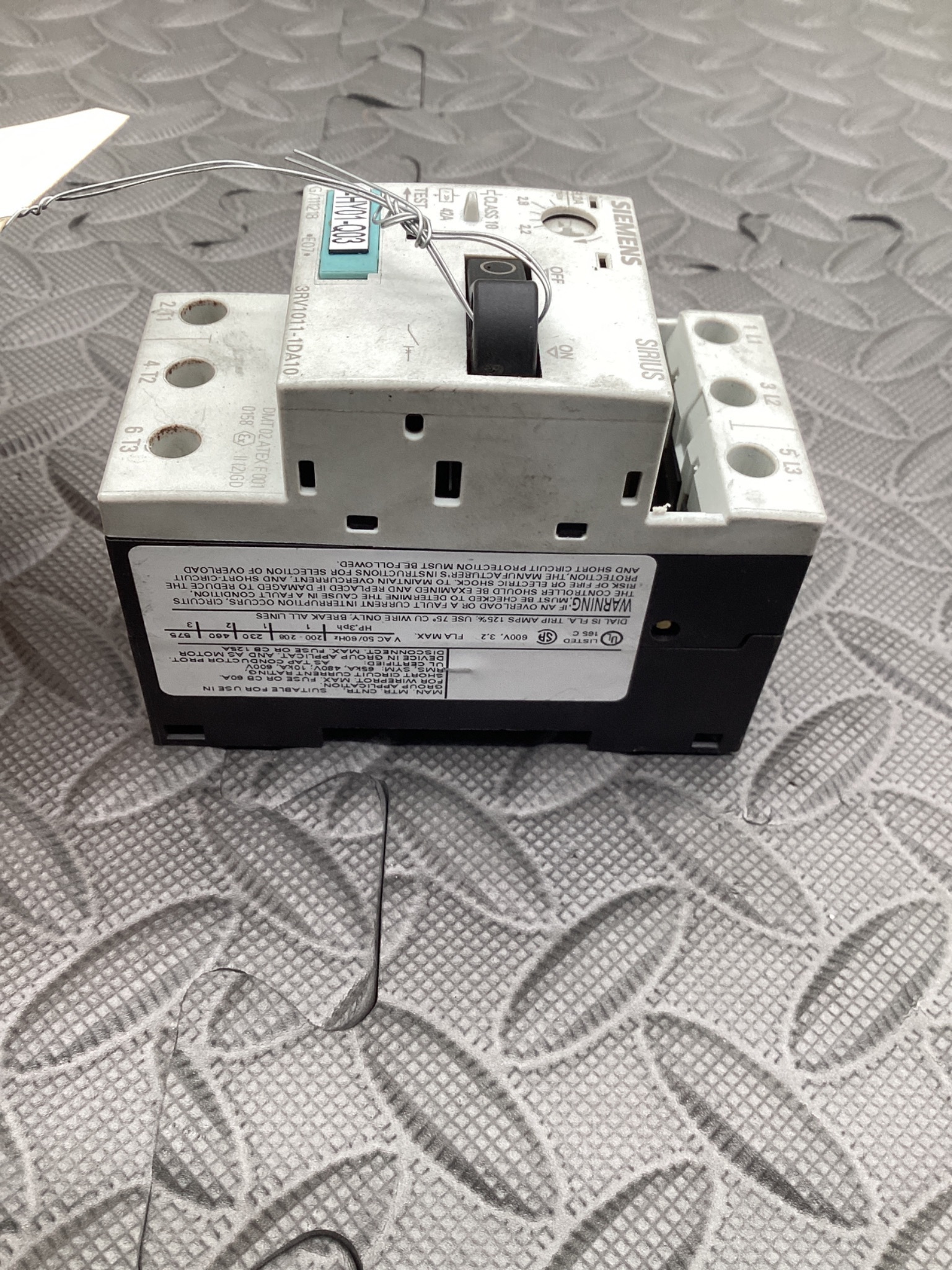 SIEMENS 3RV1011-1DA10 Motor Starter Circuit Breaker USED 2