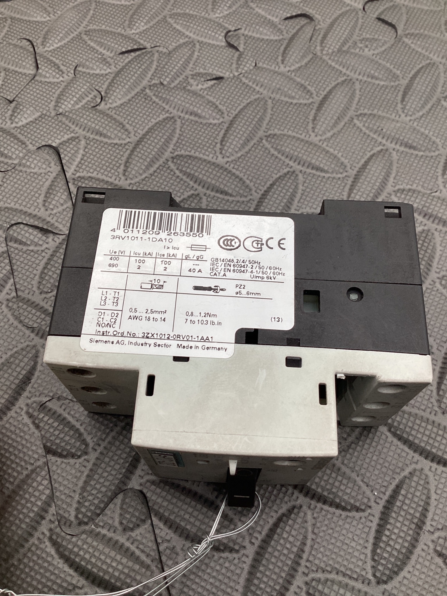 SIEMENS 3RV1011-1DA10 Motor Starter Circuit Breaker USED 4