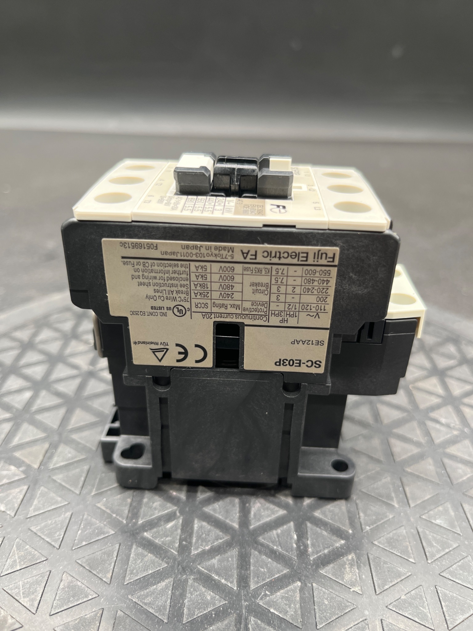 FUJI ELECTRIC SC‑E03P Magnetic Contactor NEW 2
