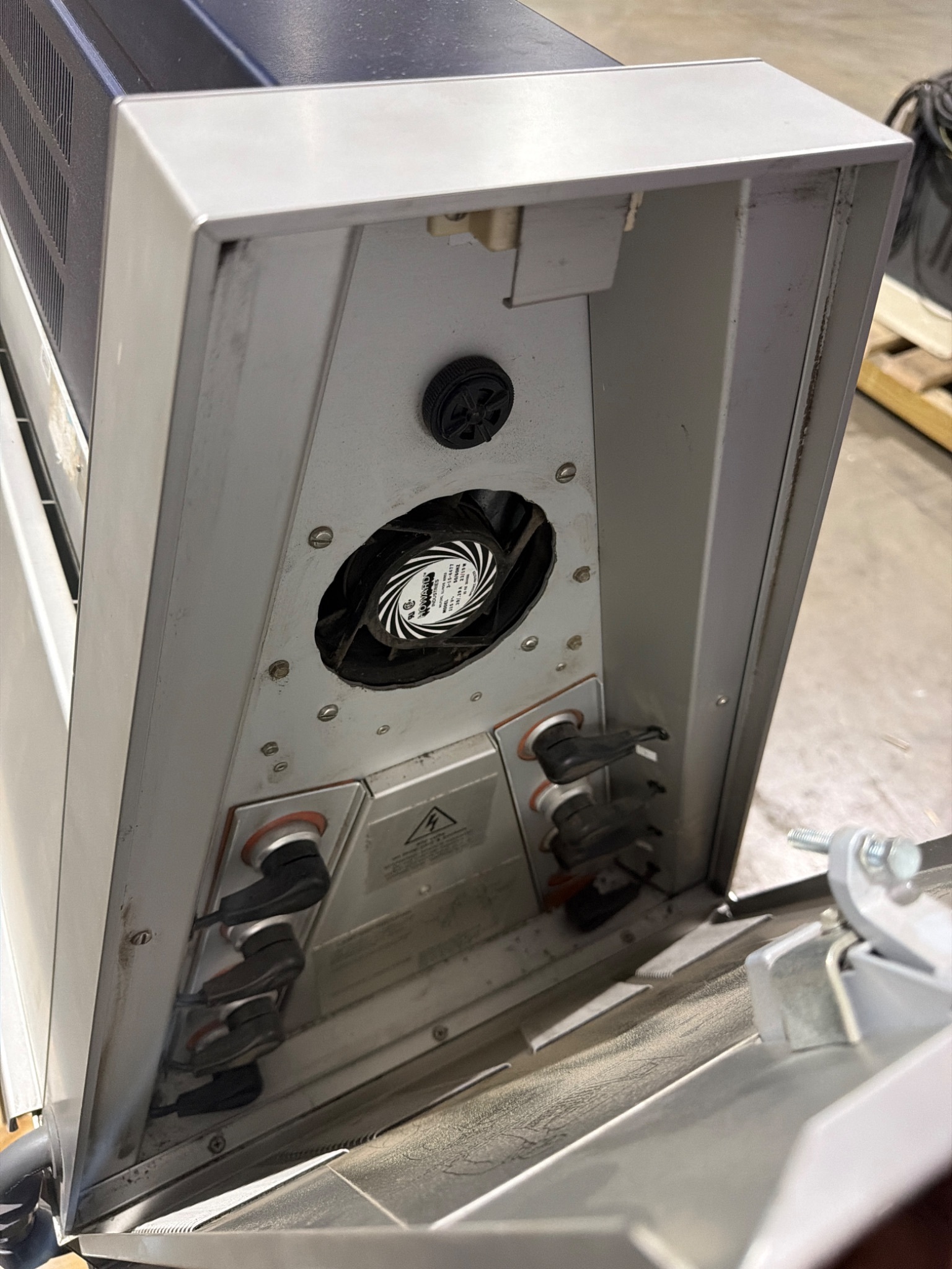 Q‑LAB QUV/SE Accelerated Weathering Tester USED 6