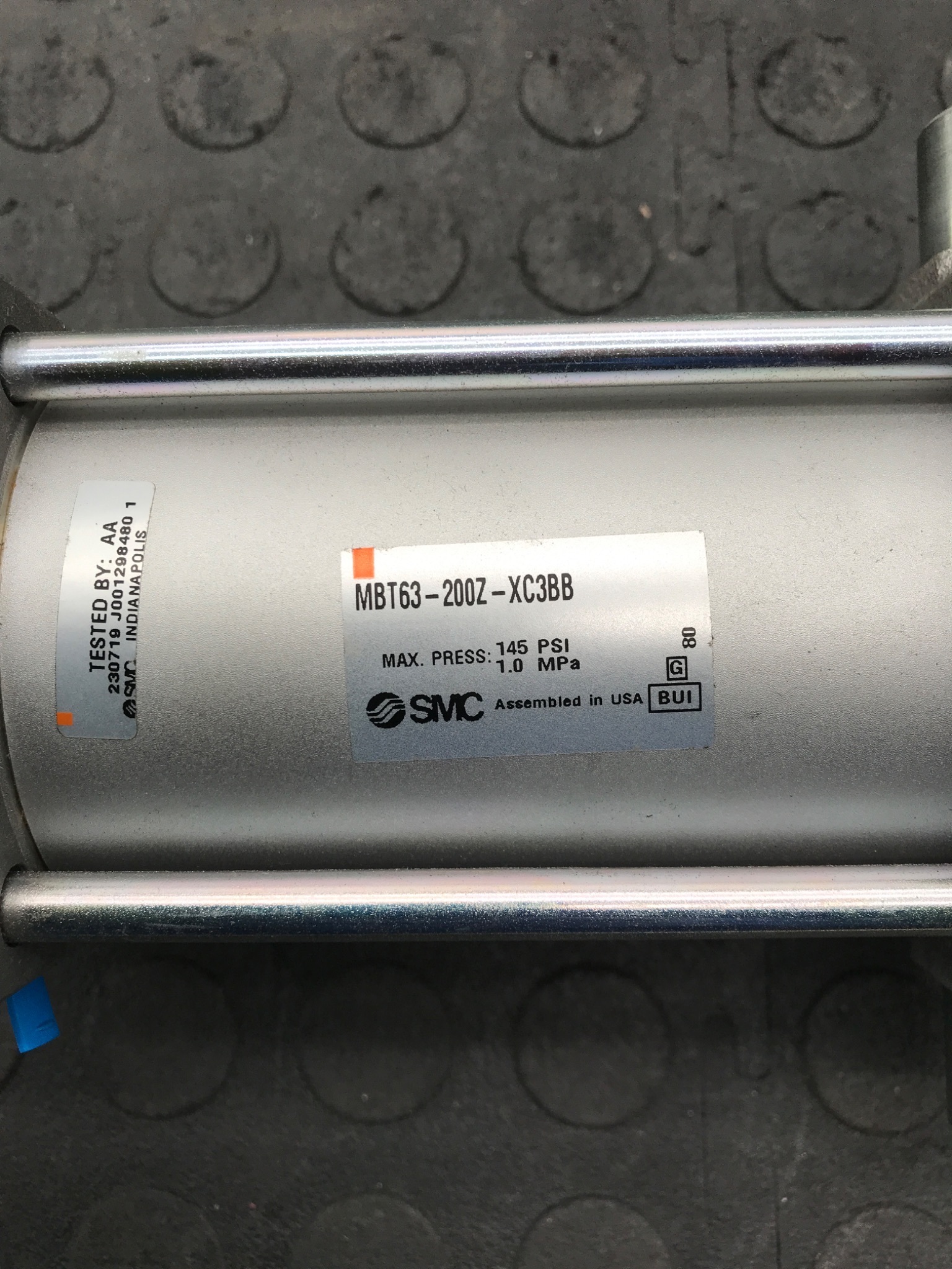 SMC MBT63‑200Z‑XC3BB Pneumatic Cylinder NEW 1