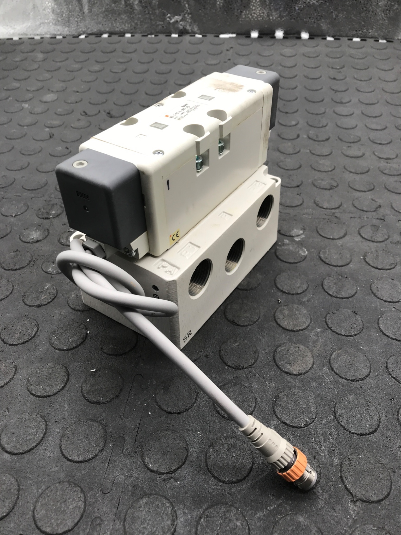 SMC VQ7‑8‑FIG‑D‑3NSC‑X23 Pneumatic Solenoid Valve USED 2
