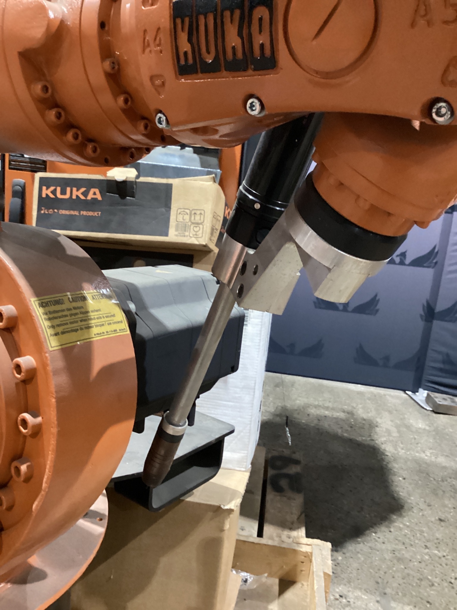 KUKA KR16 L6-2 w/ KR C4 Controls Lincoln R550 Weld Package & TT3A Reamer NEW 2