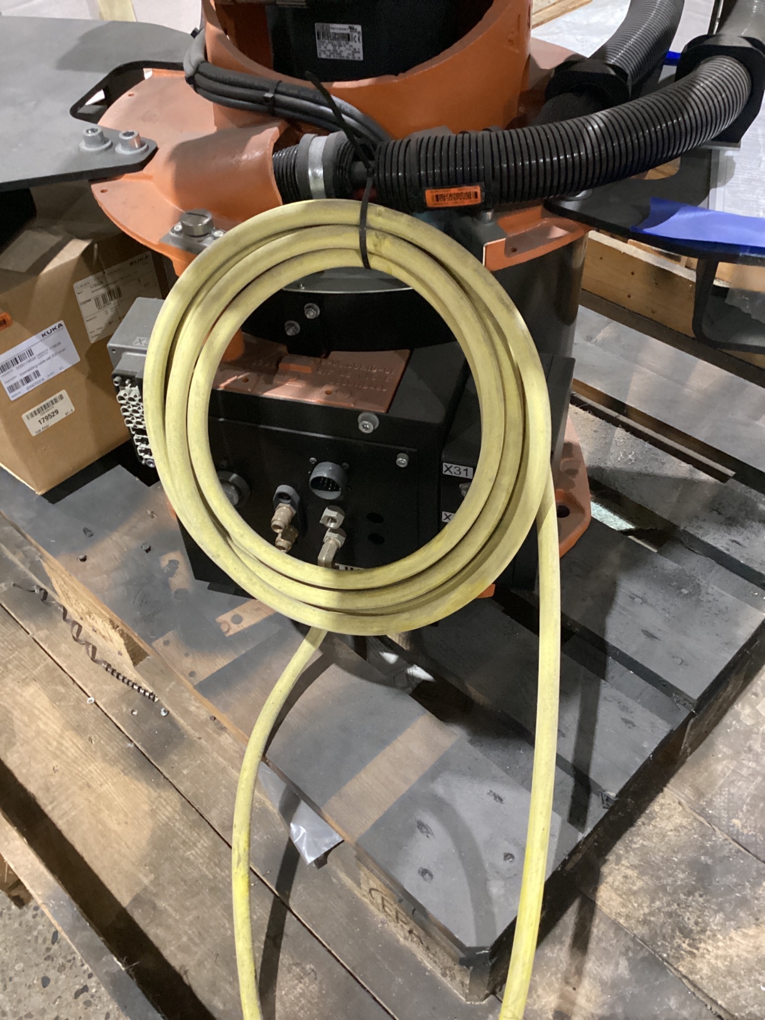 KUKA KR16 L6-2 w/ KR C4 Controls Lincoln R550 Weld Package & TT3A Reamer NEW 6