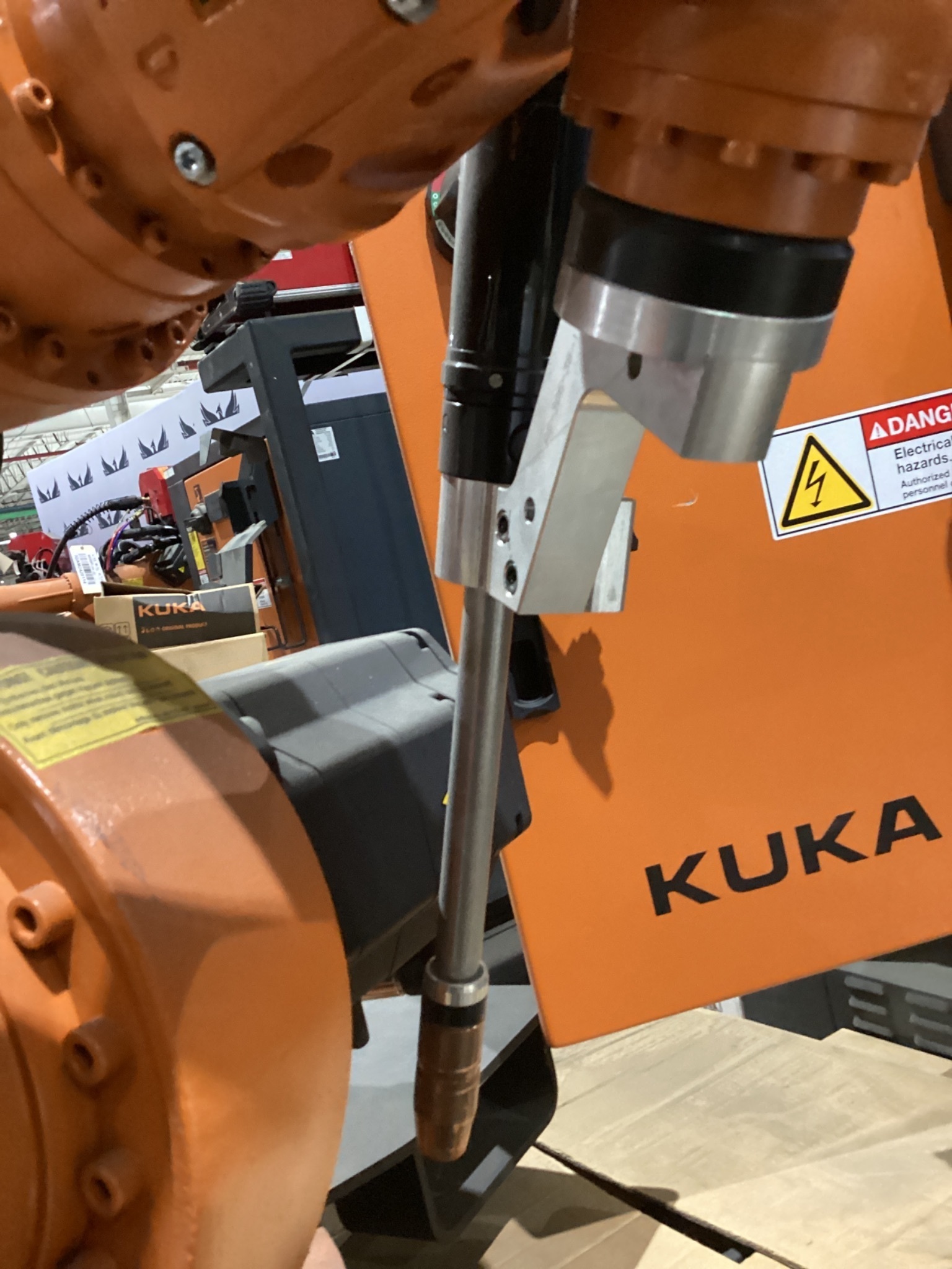 KUKA KR16 L6-2 w/ KR C4 Controls Lincoln R550 Weld Package & TT3A Reamer NEW 13