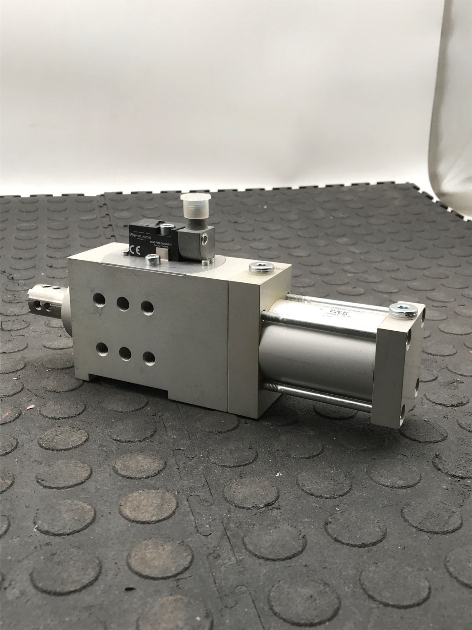 FESTO DF‑40‑40‑P‑A‑B‑SA Guided Pneumatic Cylinder USED 2