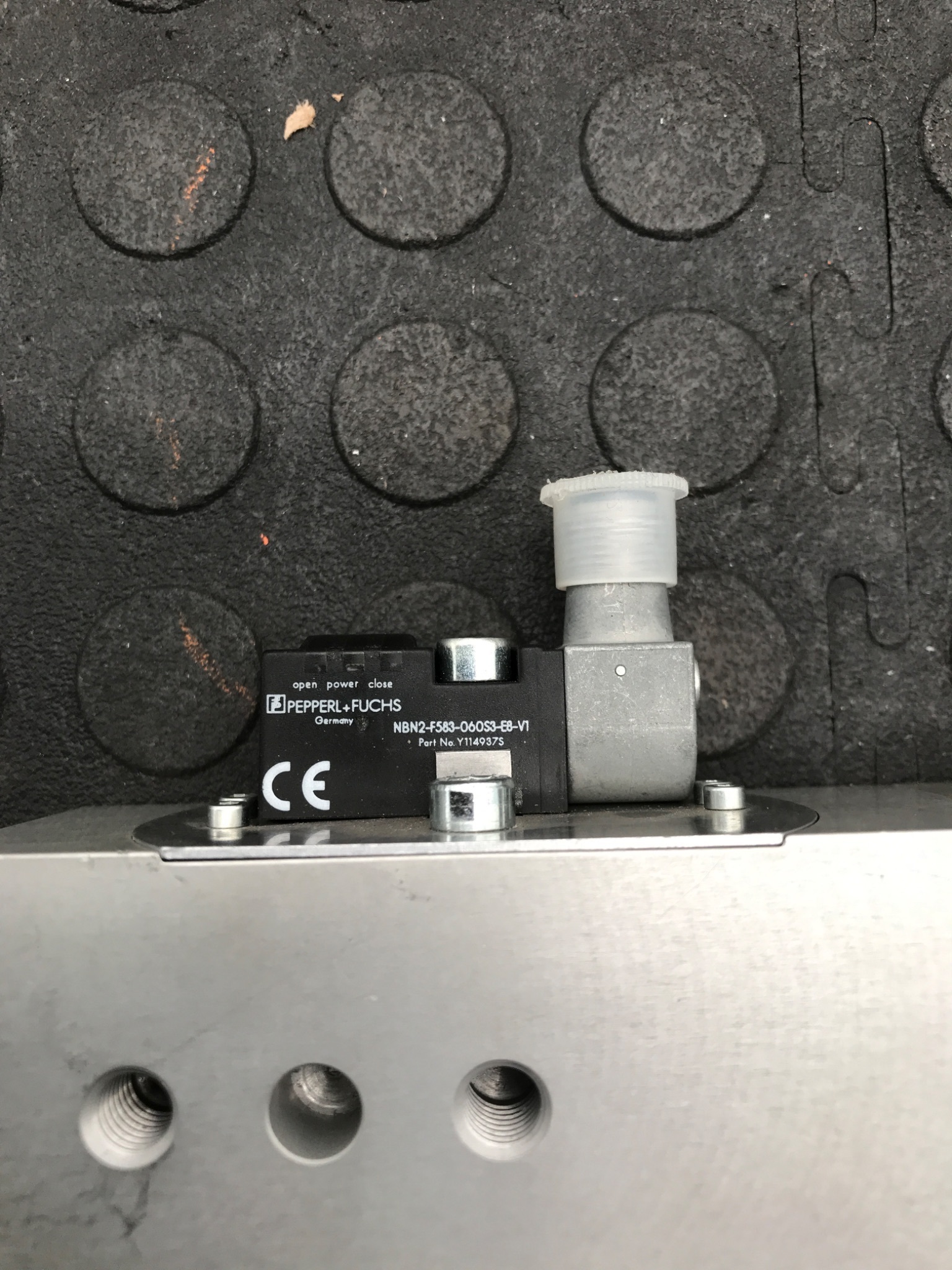 FESTO DF‑40‑40‑P‑A‑B‑SA Guided Pneumatic Cylinder USED 3