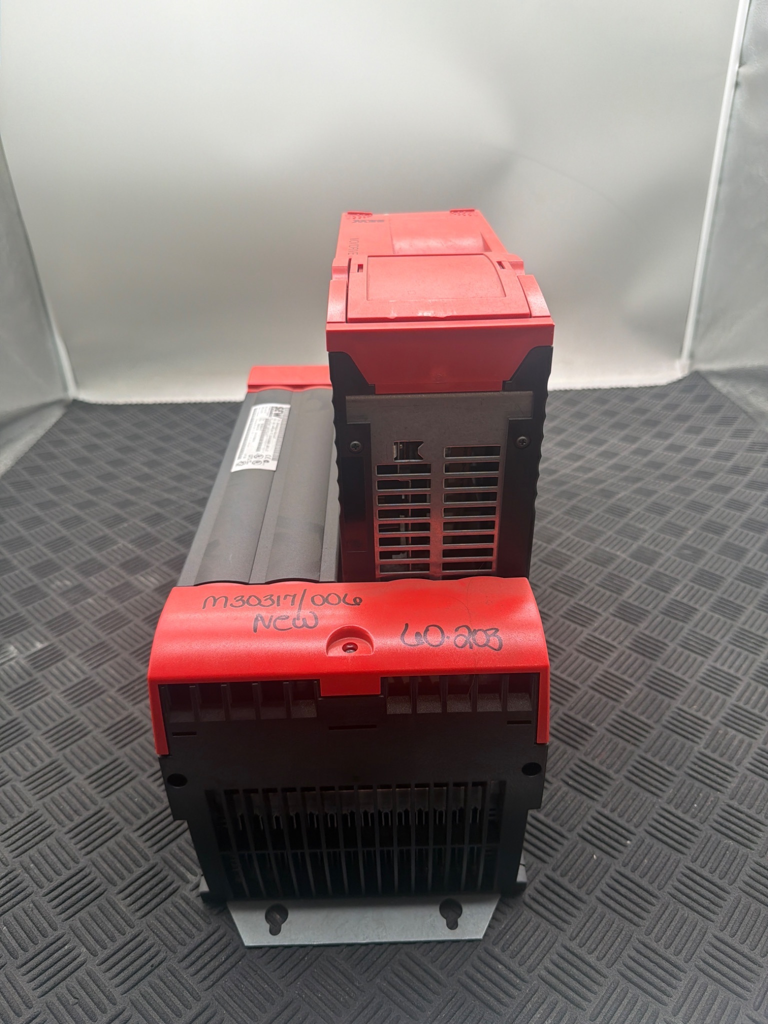 SEW‑EURODRIVE MDV60A0220‑503‑4‑0T MOVIDRIVE Servo Drive USED 2