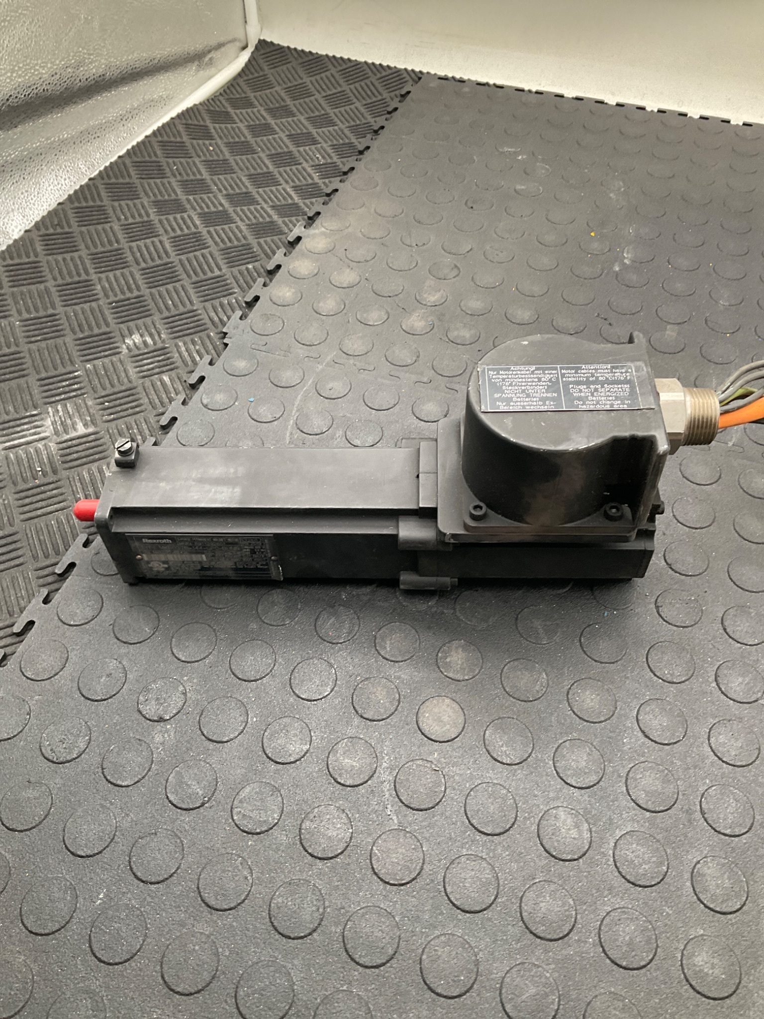 BOSCH REXROTH MKE037B‑144‑GP0‑BUNN Servo Motor USED 1