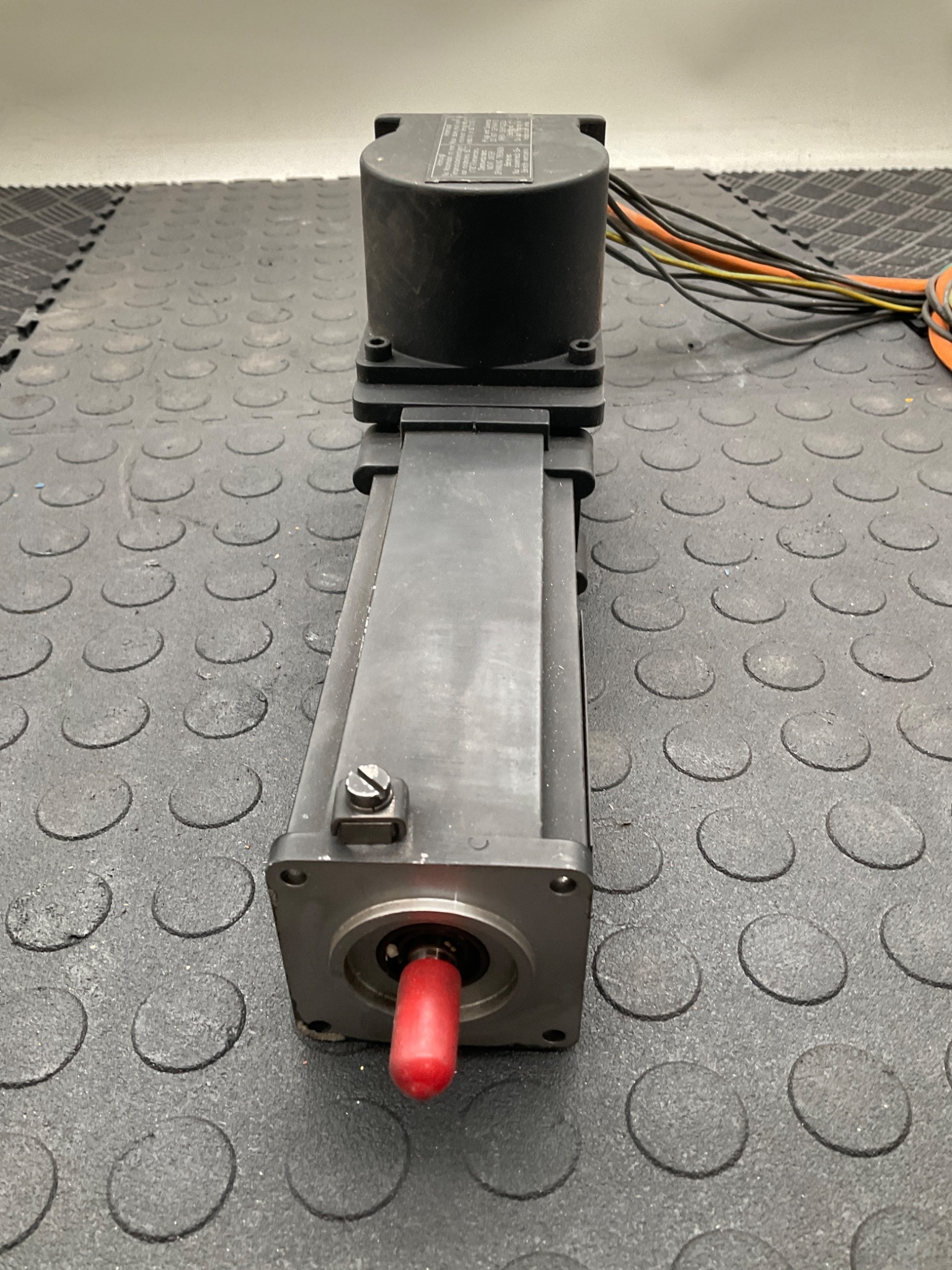 BOSCH REXROTH MKE037B‑144‑GP0‑BUNN Servo Motor USED 2