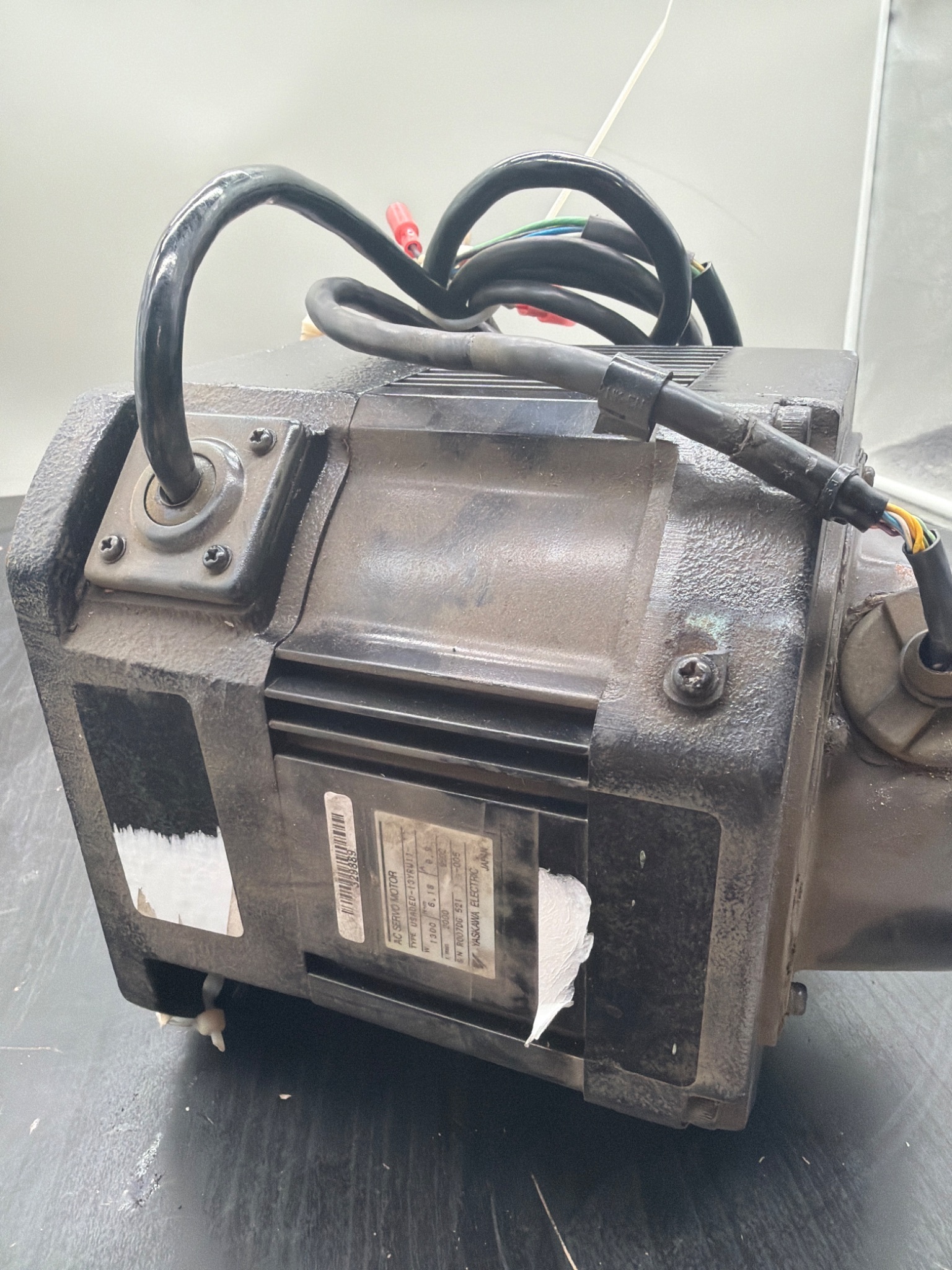 YASKAWA USASED-13YR11 AC Servo Motor 1300W 3000RPM USED 1