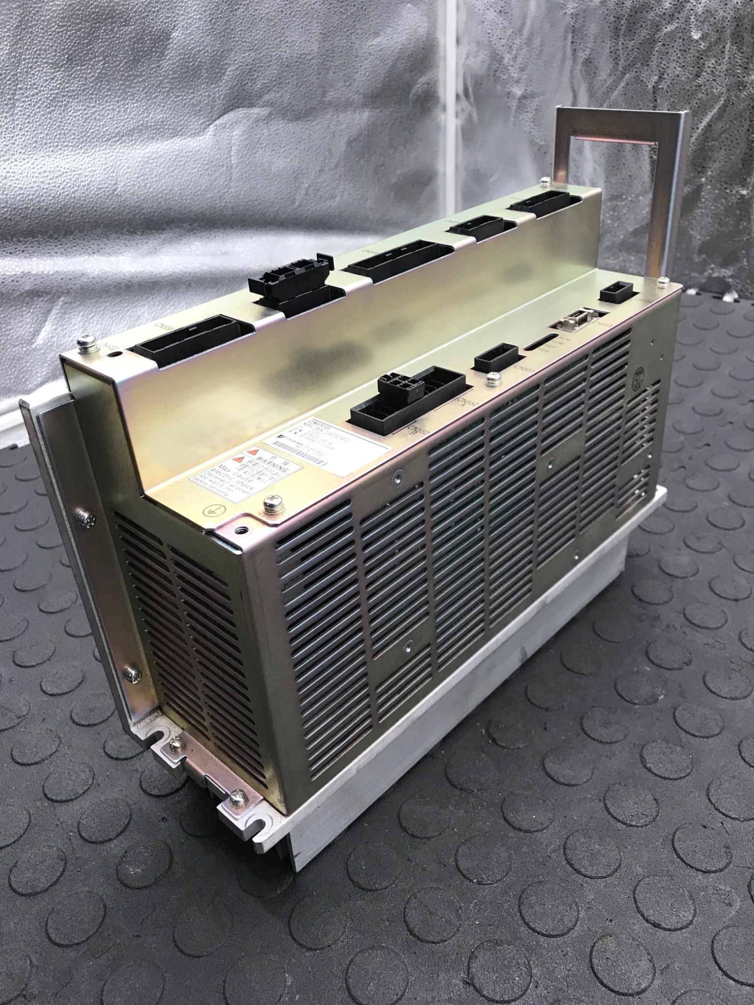YASKAWA SRDA-C0A30A21B-E Servo Converter USED 2