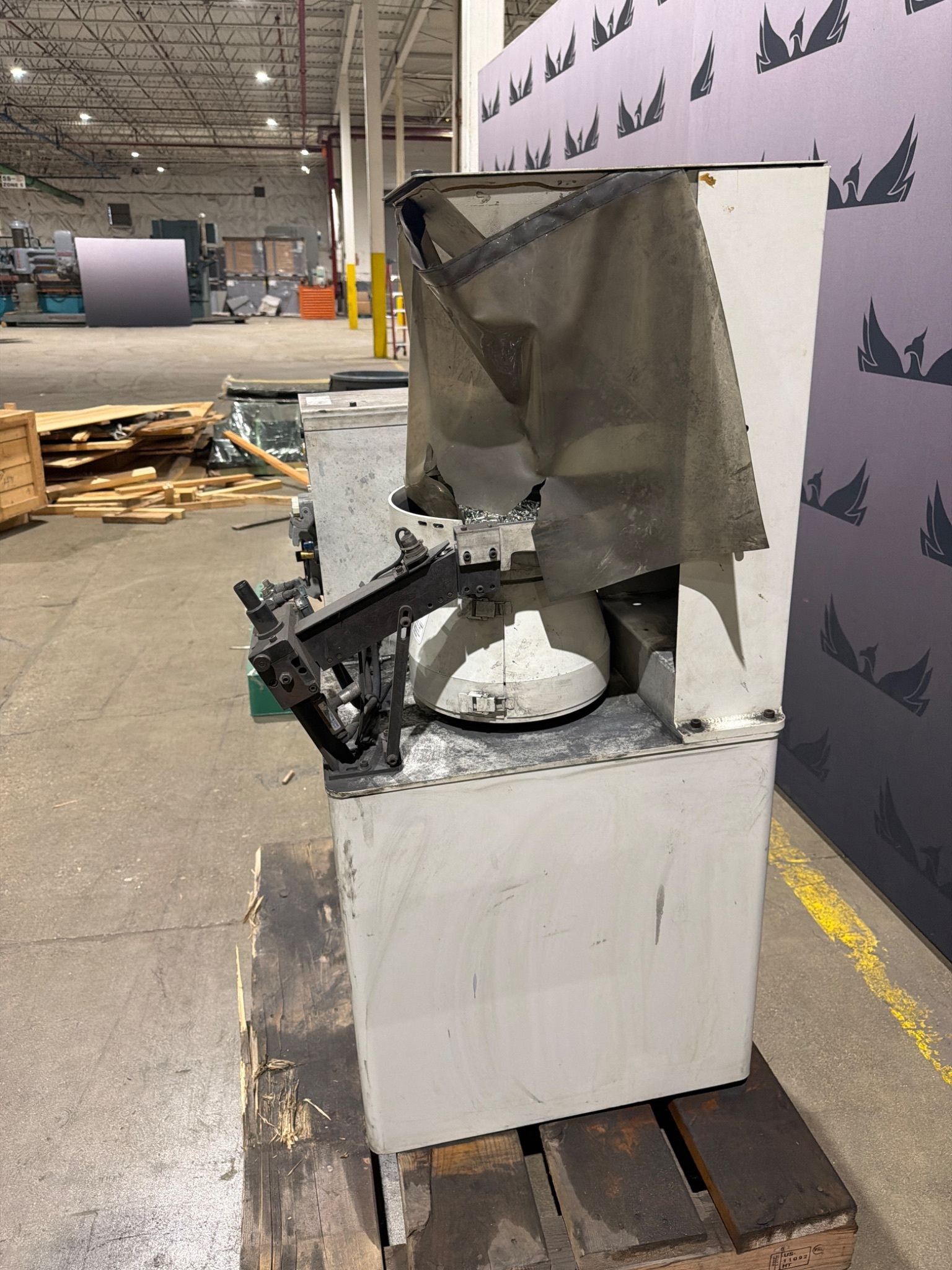 EMHART TEKNOLOGIES ETF12N Vibratory Bowl Feeder Fastener Feeding System USED 3