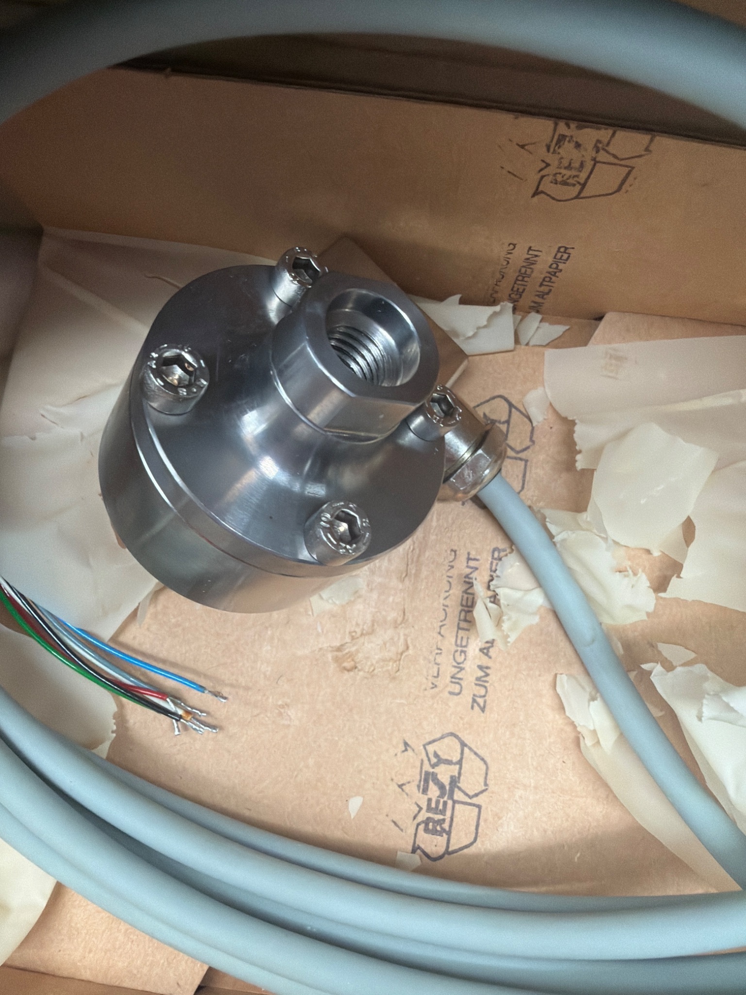 HBM K06679 U2B 1 kN Load Cell Force Transducer NEW 2
