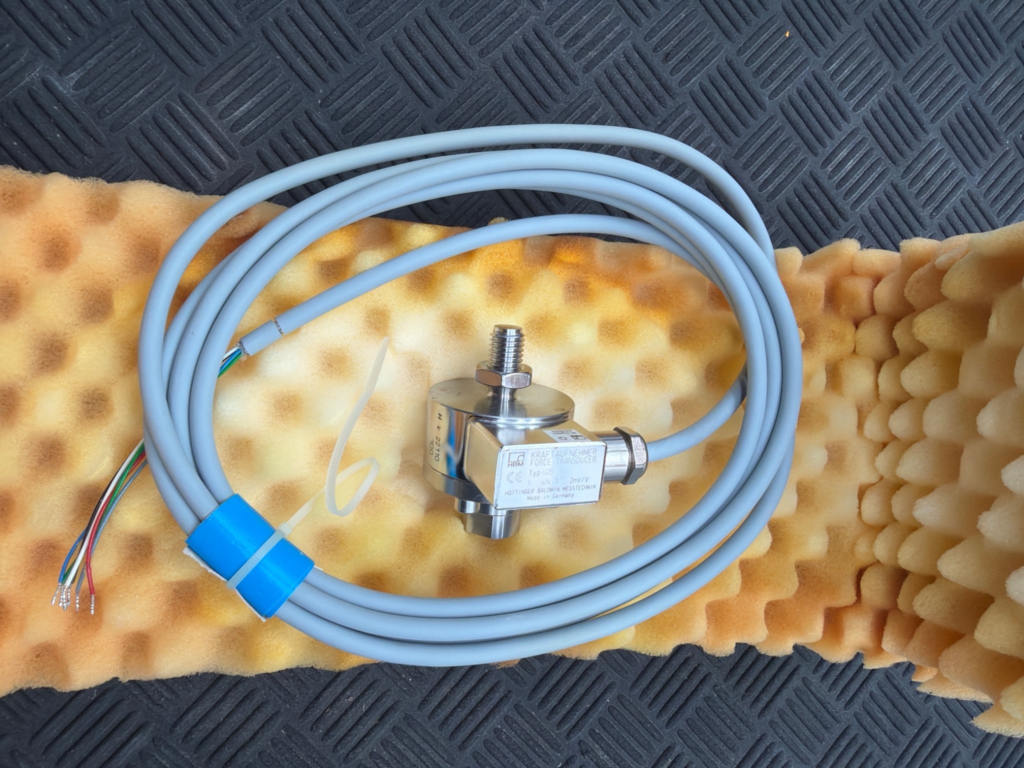 HBM K22110 U2B 1 kN Load Cell Force Transducer NEW 3