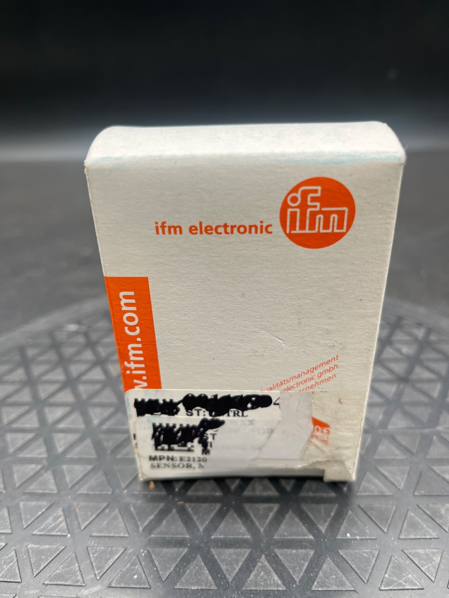 IFM ELECTRONIC E21206 M18 Mounting Set NEW 0