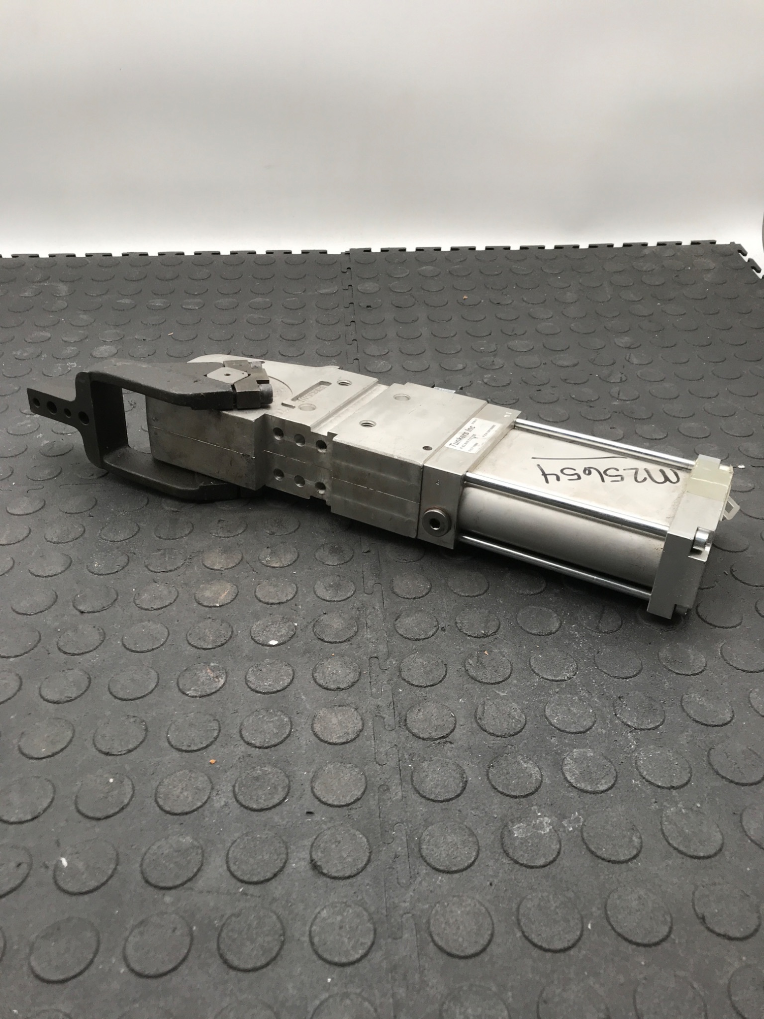 TUNKERS K‑63‑A10‑T12‑135 Pneumatic Clamp USED 5
