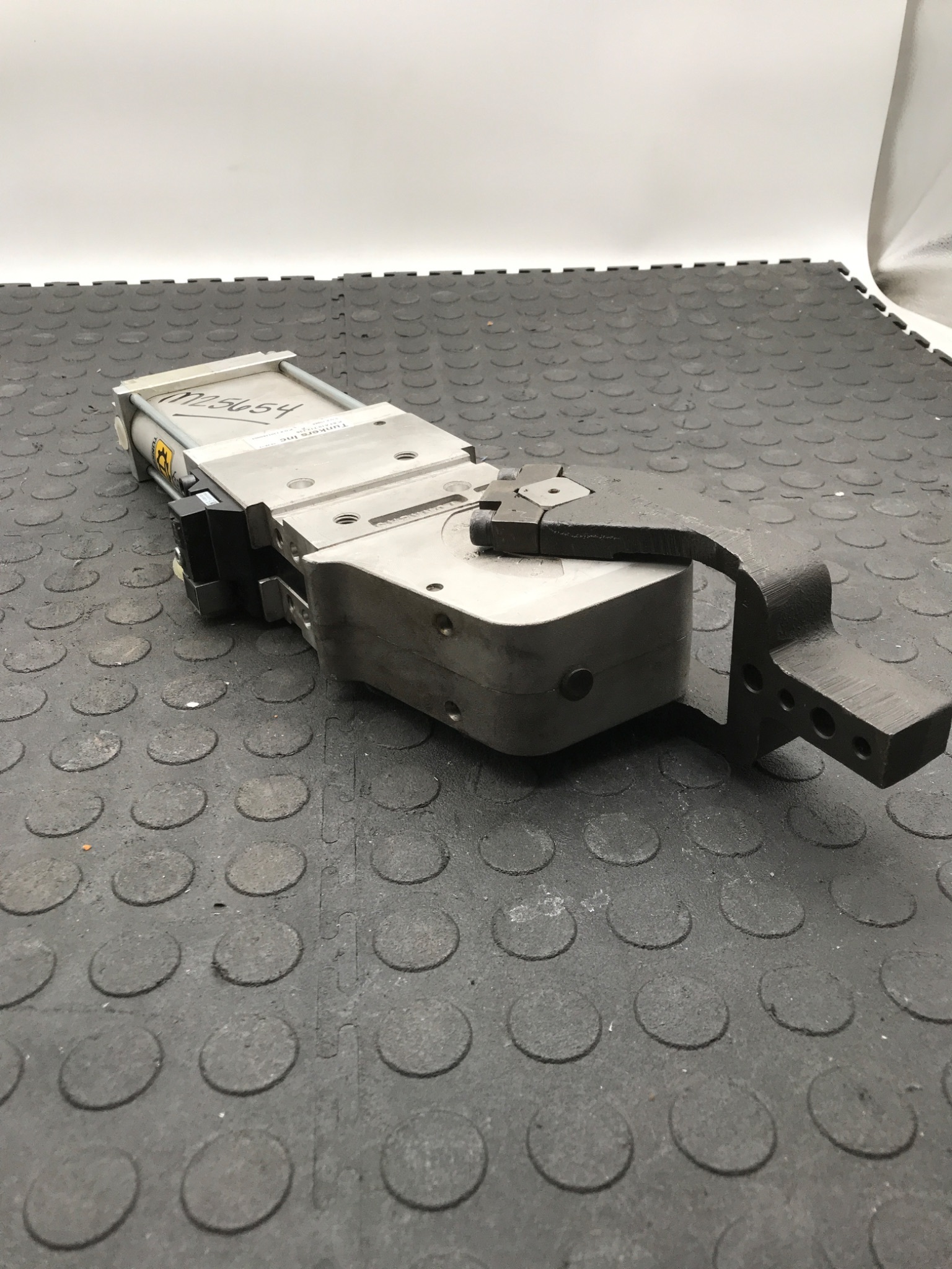 TUNKERS K‑63‑A10‑T12‑135 Pneumatic Clamp USED 6