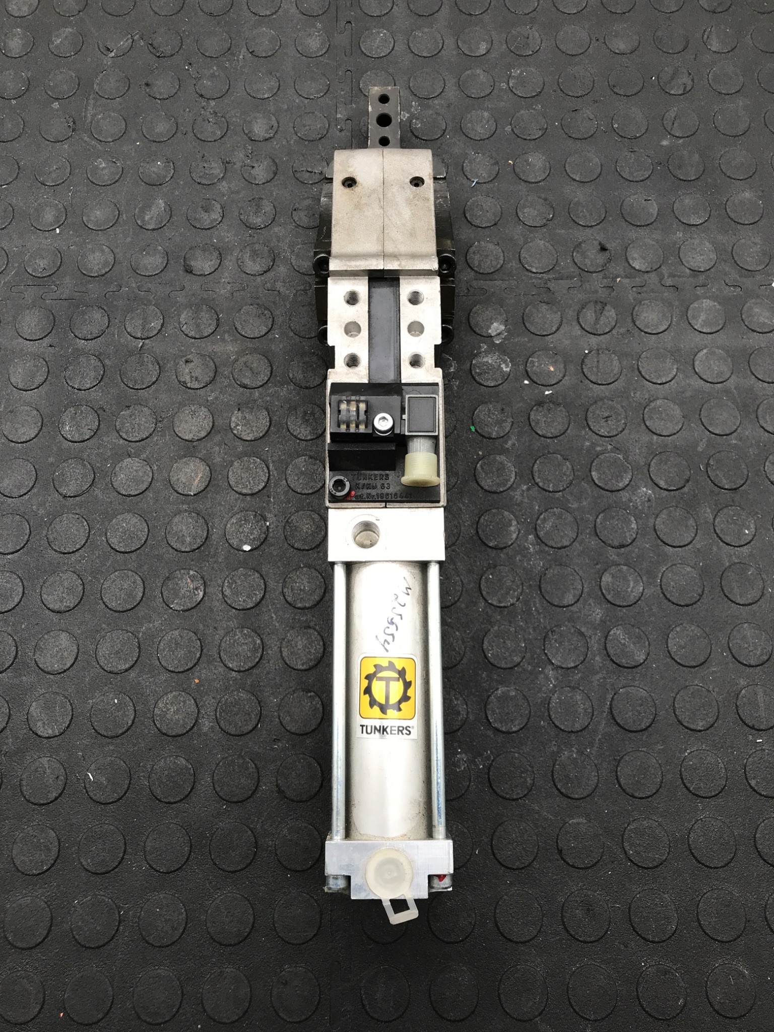 TUNKERS K‑63‑A10‑T12‑135 Pneumatic Clamp USED 7