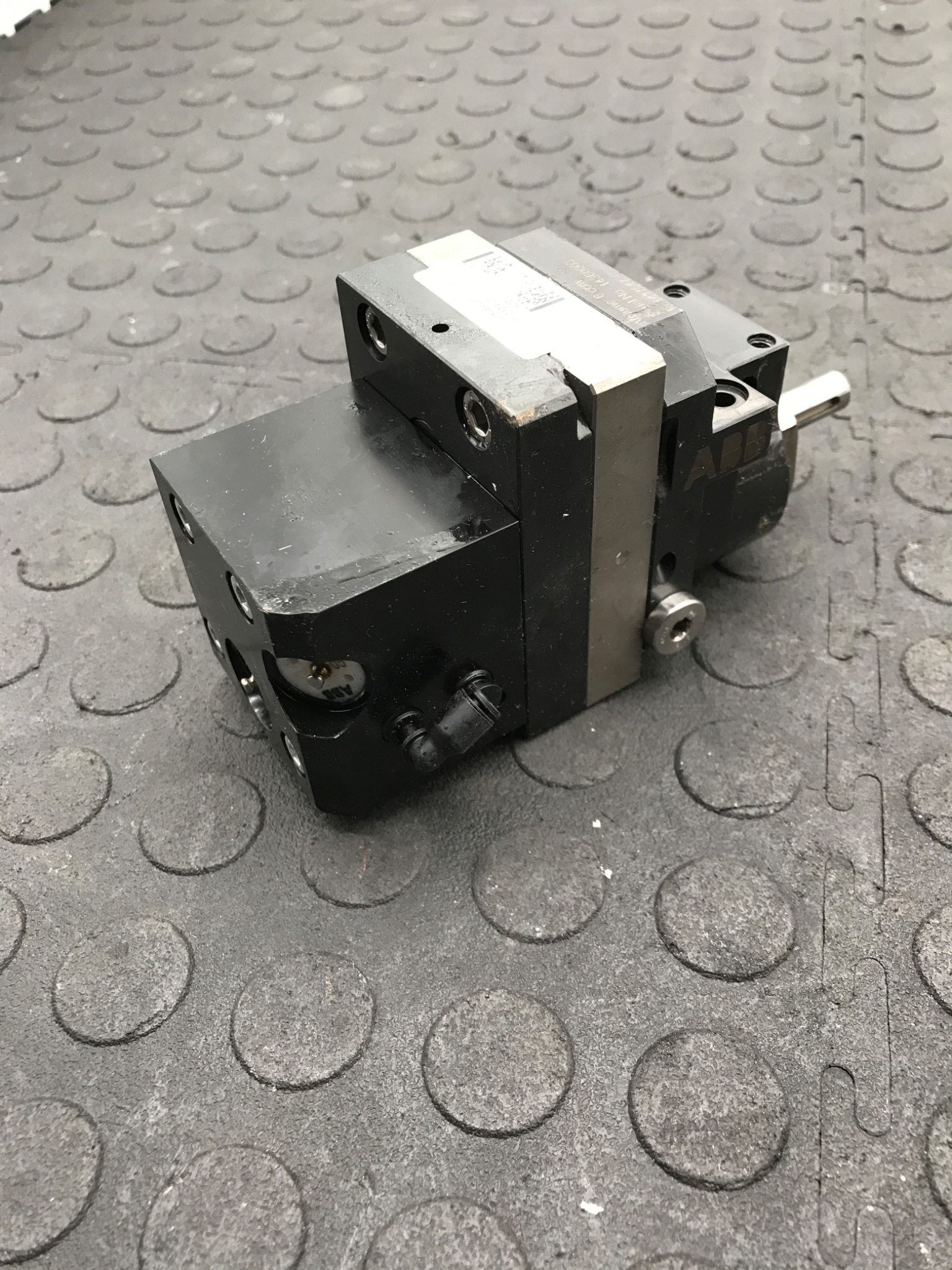 ABB 3HNA015202‑001 Gear Pump USED 4