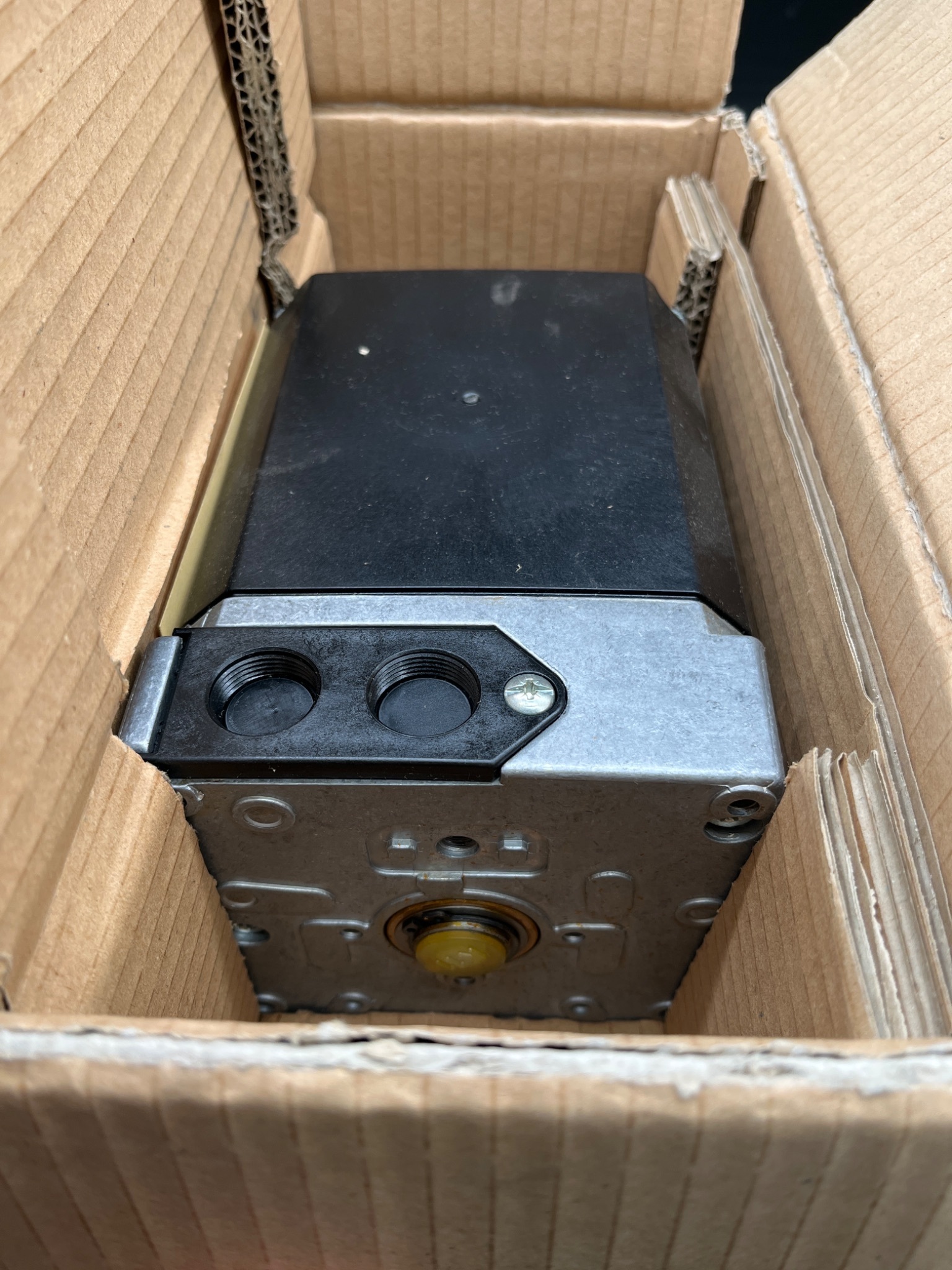 SIEMENS SQM56.560R1G4 Damper Motor Actuator NEW 1