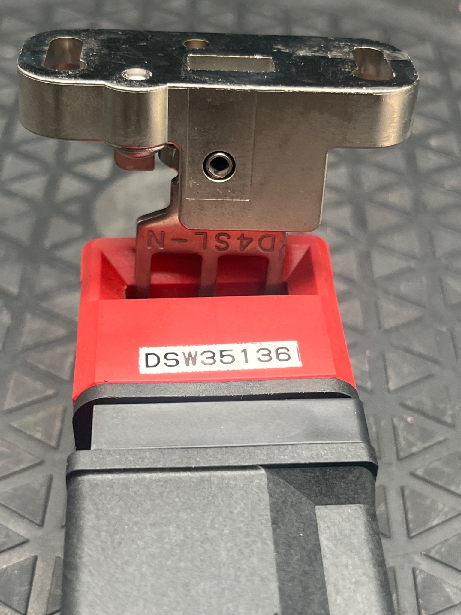 OMRON D4SL‑N4NFG‑DN Guard Lock Safety Door Switch USED 5