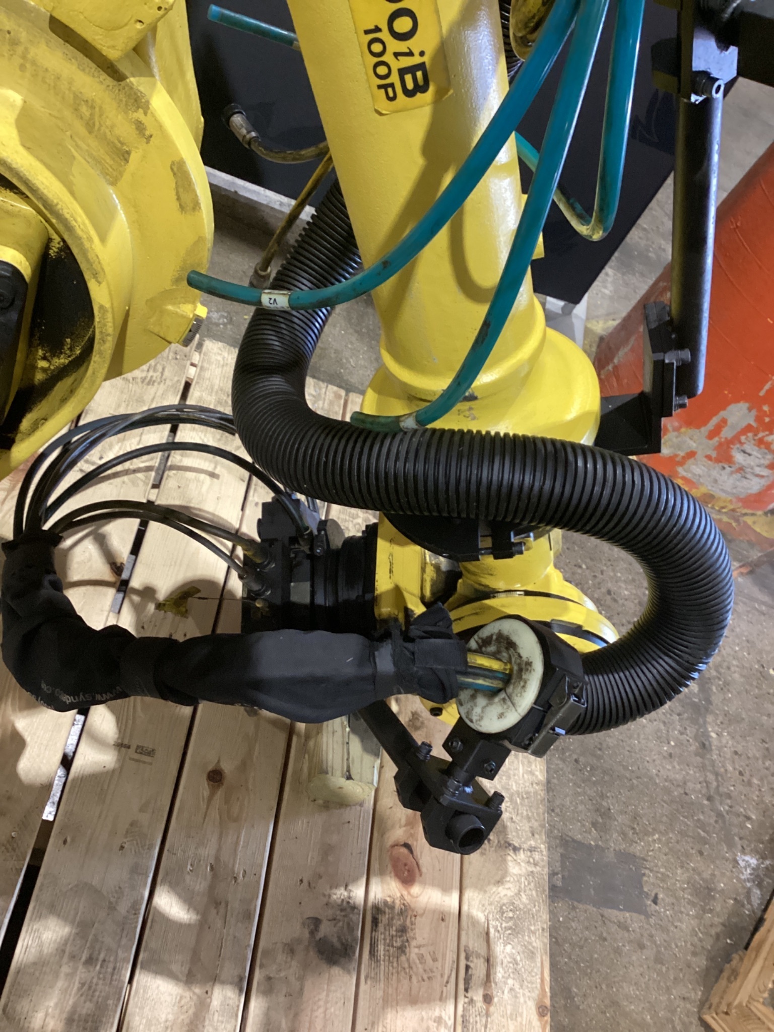 FANUC R-2000iB/100P Complete w/ R-30iA Controls USED - No Pendant 2