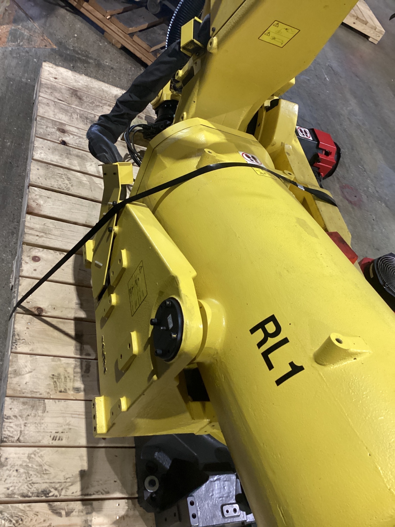FANUC R-2000iB/100P Complete w/ R-30iA Controls USED - No Pendant 6