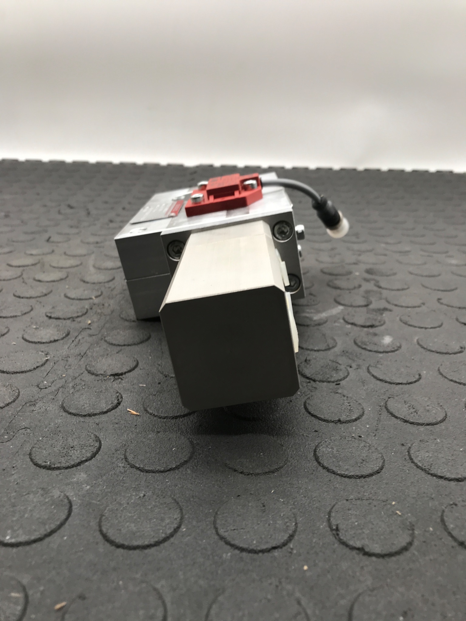 DE‑STA‑CO 82P30‑320B831 Pneumatic Power Clamp with Safety Switch USED 4