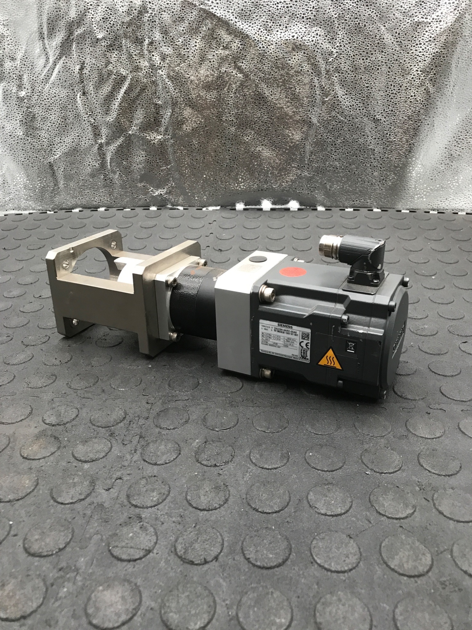 SIEMENS 1FK2104‑4AF01‑0SA0 SIMOTICS S Servo Motor w/ Sesame Gearbox NEW 1