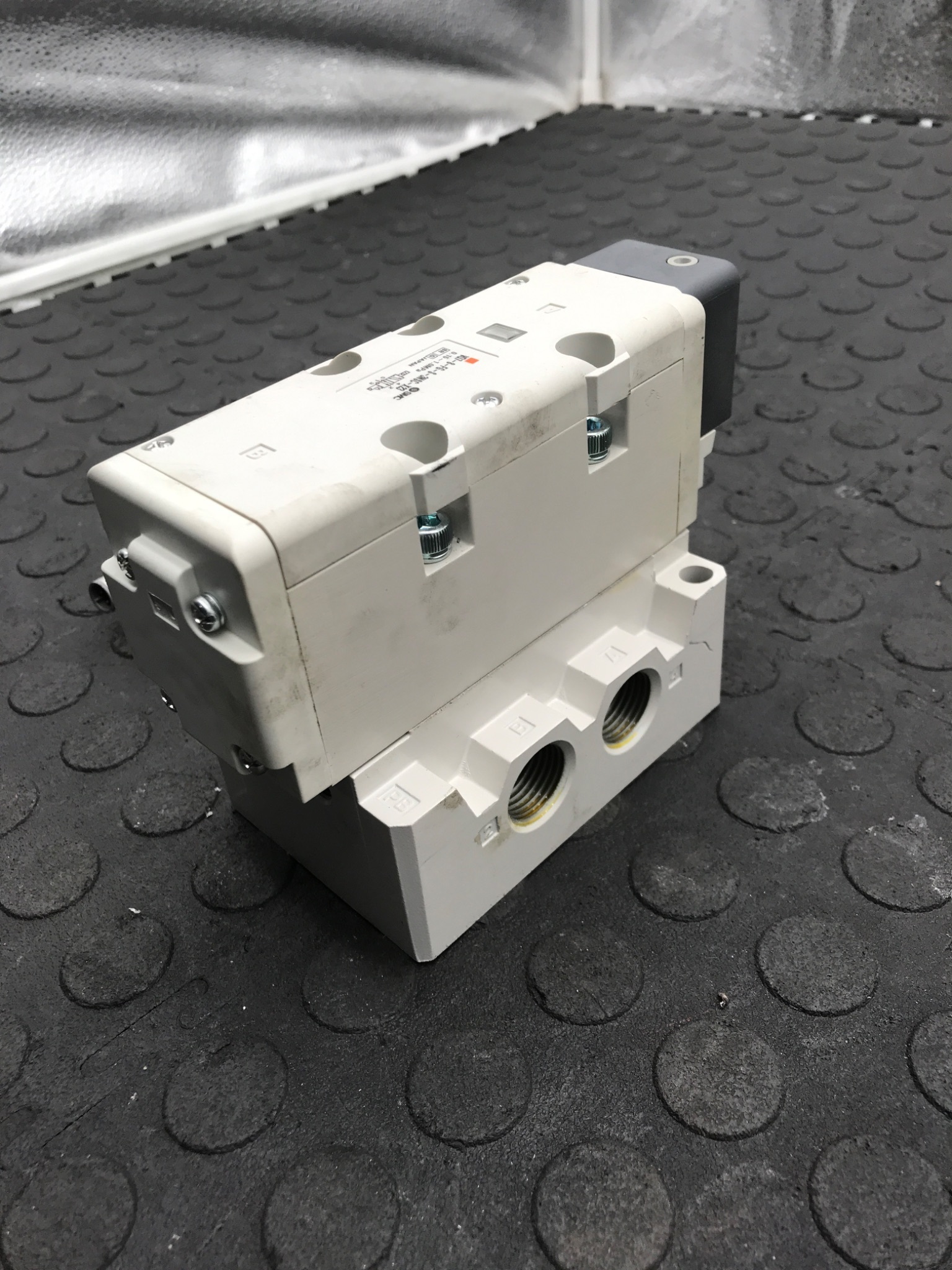 SMC VQ7‑8‑FG‑S‑3NSC‑X23 Pneumatic Solenoid Valve USED 5